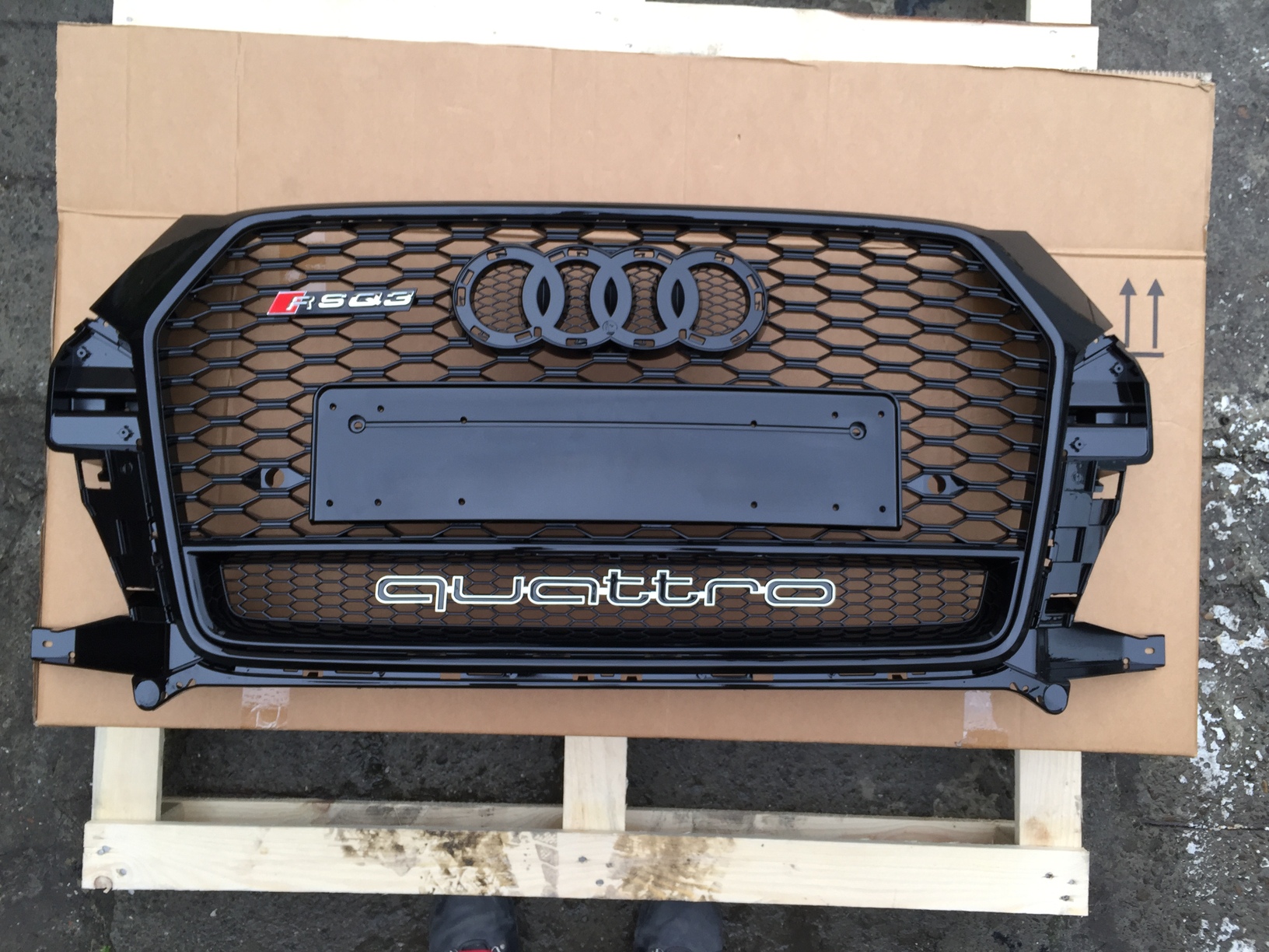 U 2015-2018 facelift in RSQ3 Black Quattro style