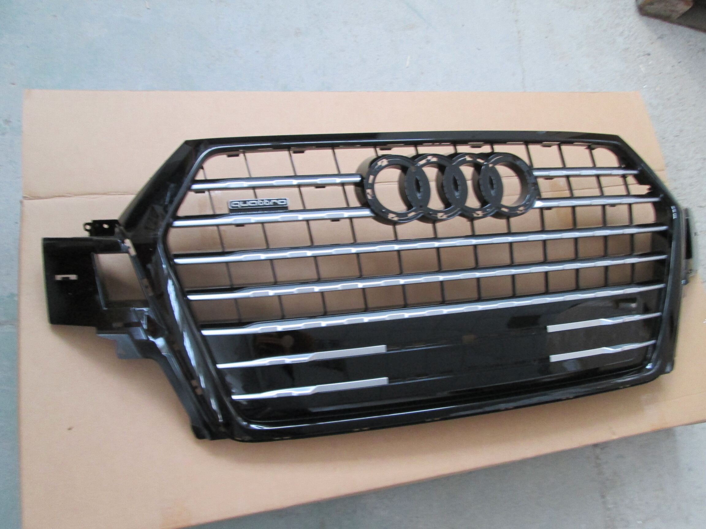 Atrapa grill Audi Q7 4M 2015- styl SQ7 Chrom Quattro