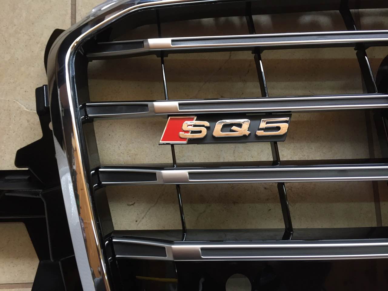 Atrapa grill Audi Q5 8R 2012-2015 po liftingu styl SQ5 Chrom