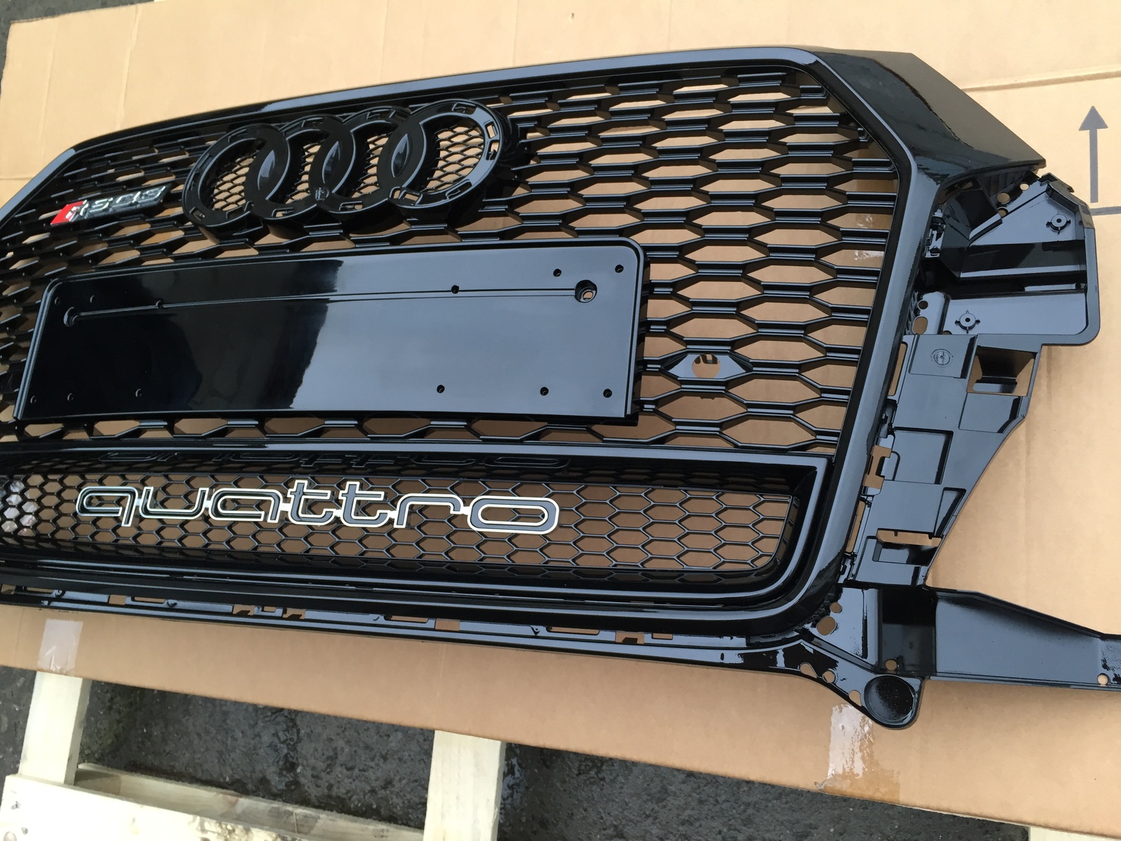 Grille for Audi Q3 8U 2015-2018 facelift in RSQ3 Black Quattro style