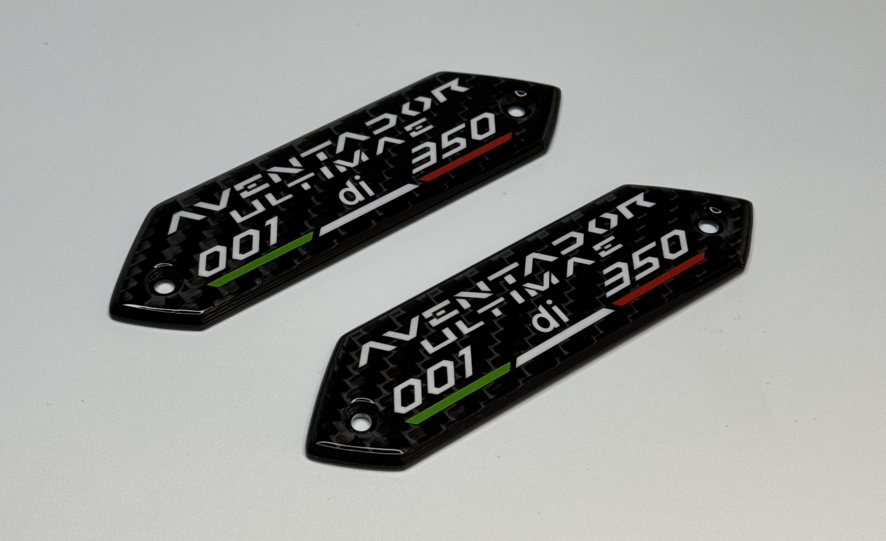 i Aventador Ultimle 001 di 350 na karcie drzwi Carbon Fiber