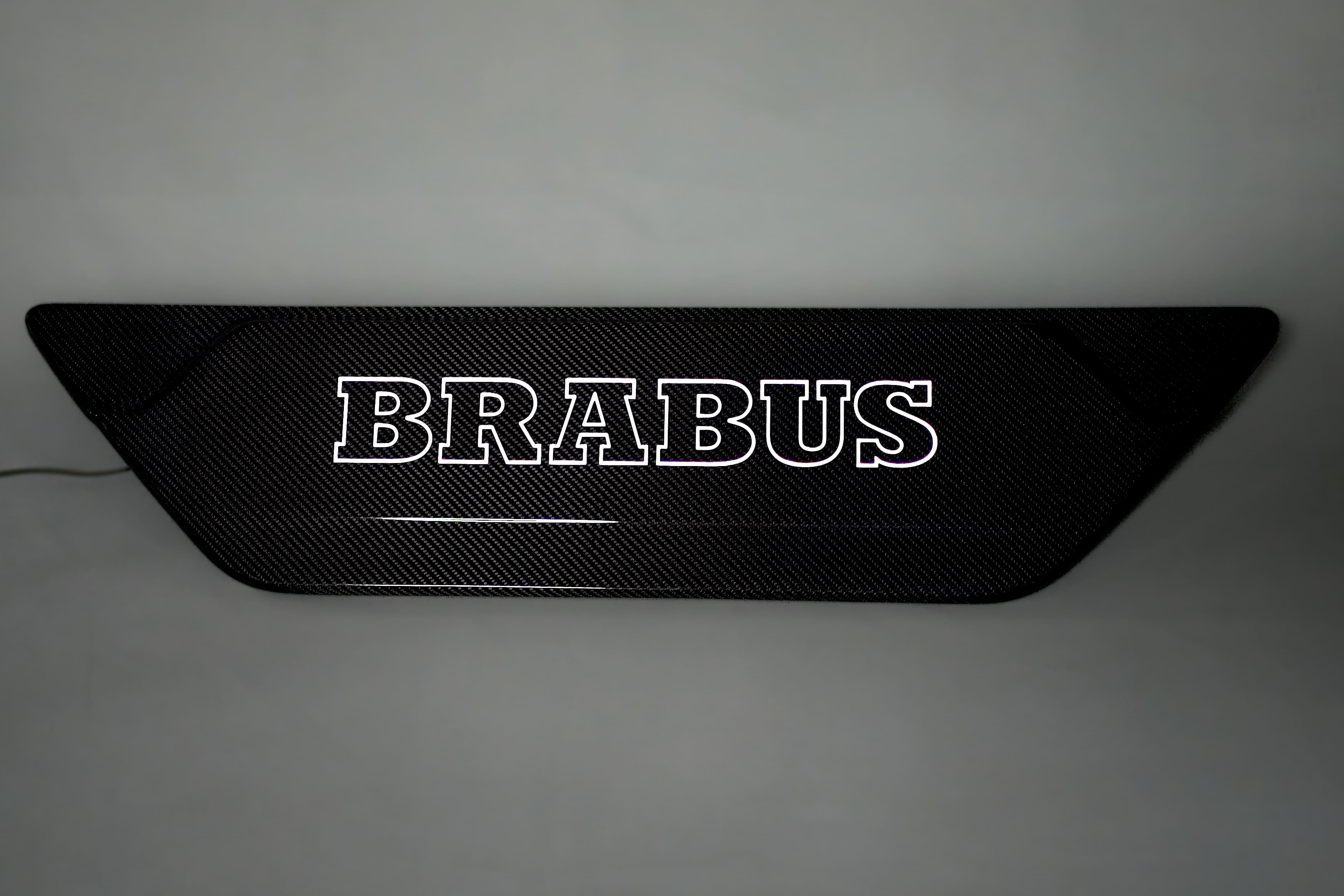 Nakładka tylnej drzwi karbonowa Mercedes-Benz W463A W464 2018-2024 G-klasa styl Brabus led podświetlana