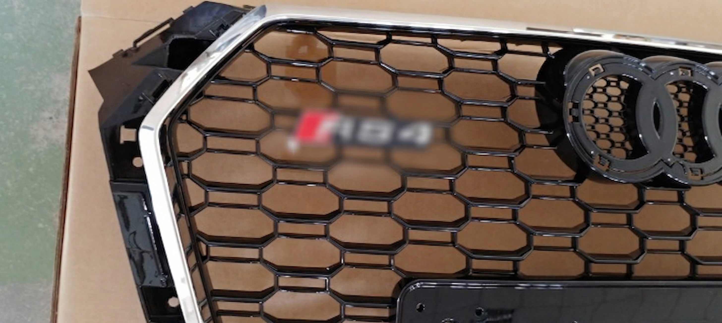 Atrapa grill Audi A4 2015-2018 B9 przed liftingiem styl RS4 Chrom Quattro