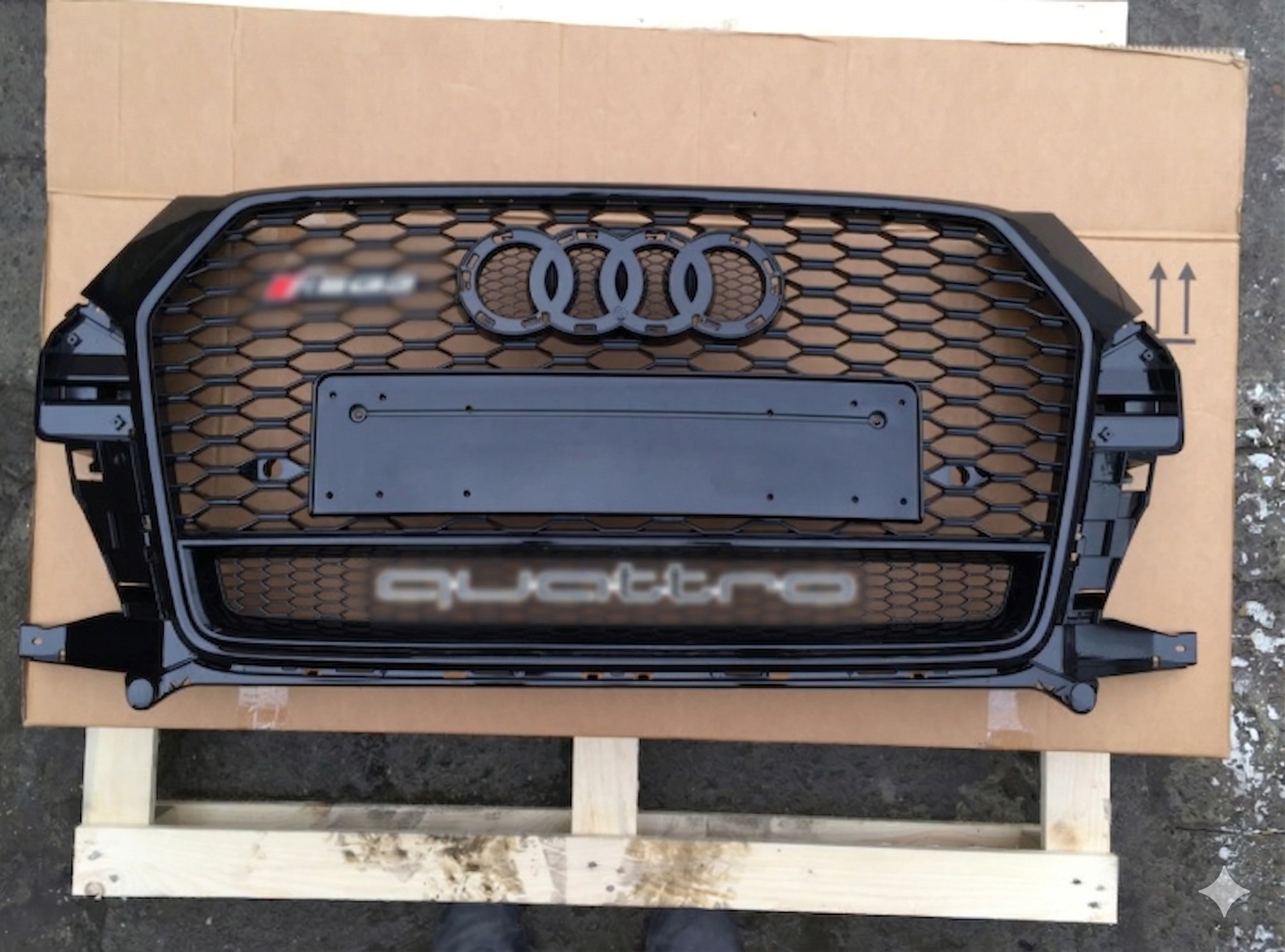  8U 2015-2018 po liftingu styl RSQ3 Black Quattro