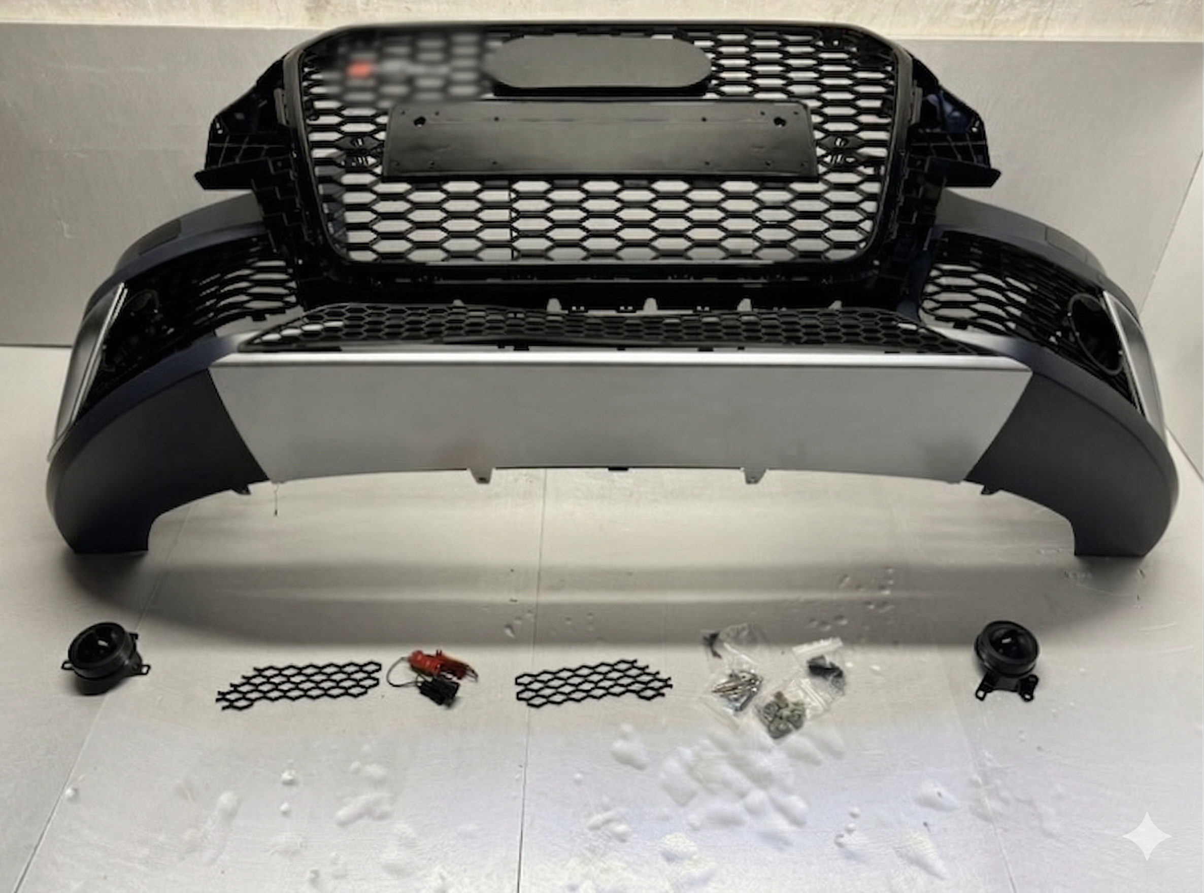 Zderzak Audi Q3 2012-2015 8V HATCHBACK przed liftingiem styl RSQ3 black quattro