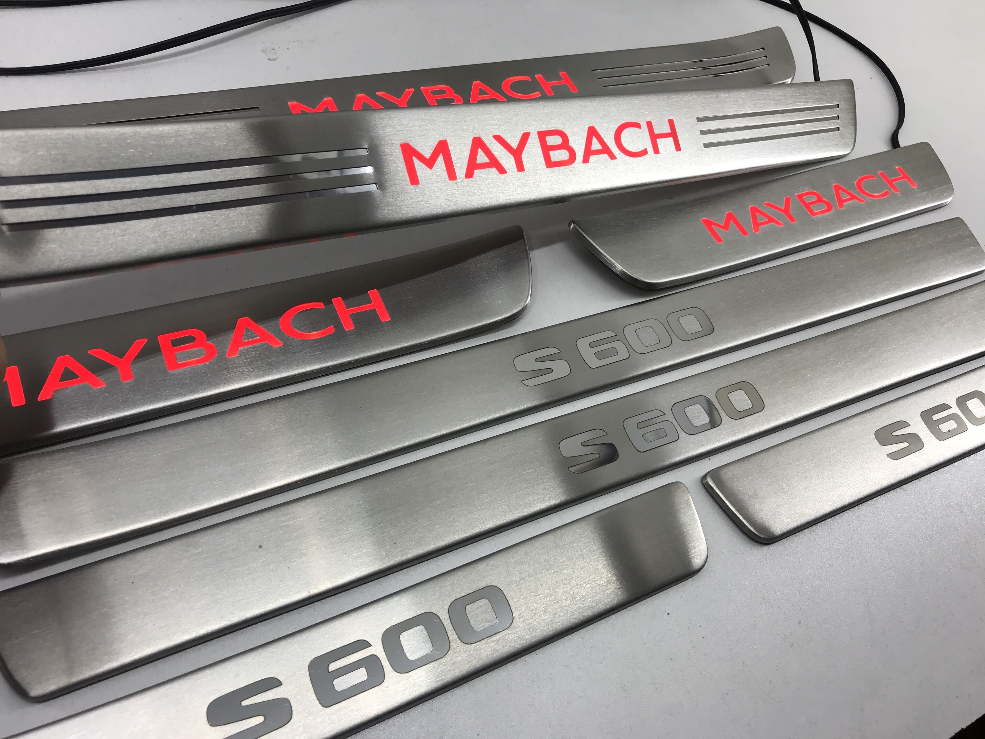 Nakładki na progi listwy srebrne Mercedes-Benz W222 2013-2020 S-klasa st Maybach  8 szt