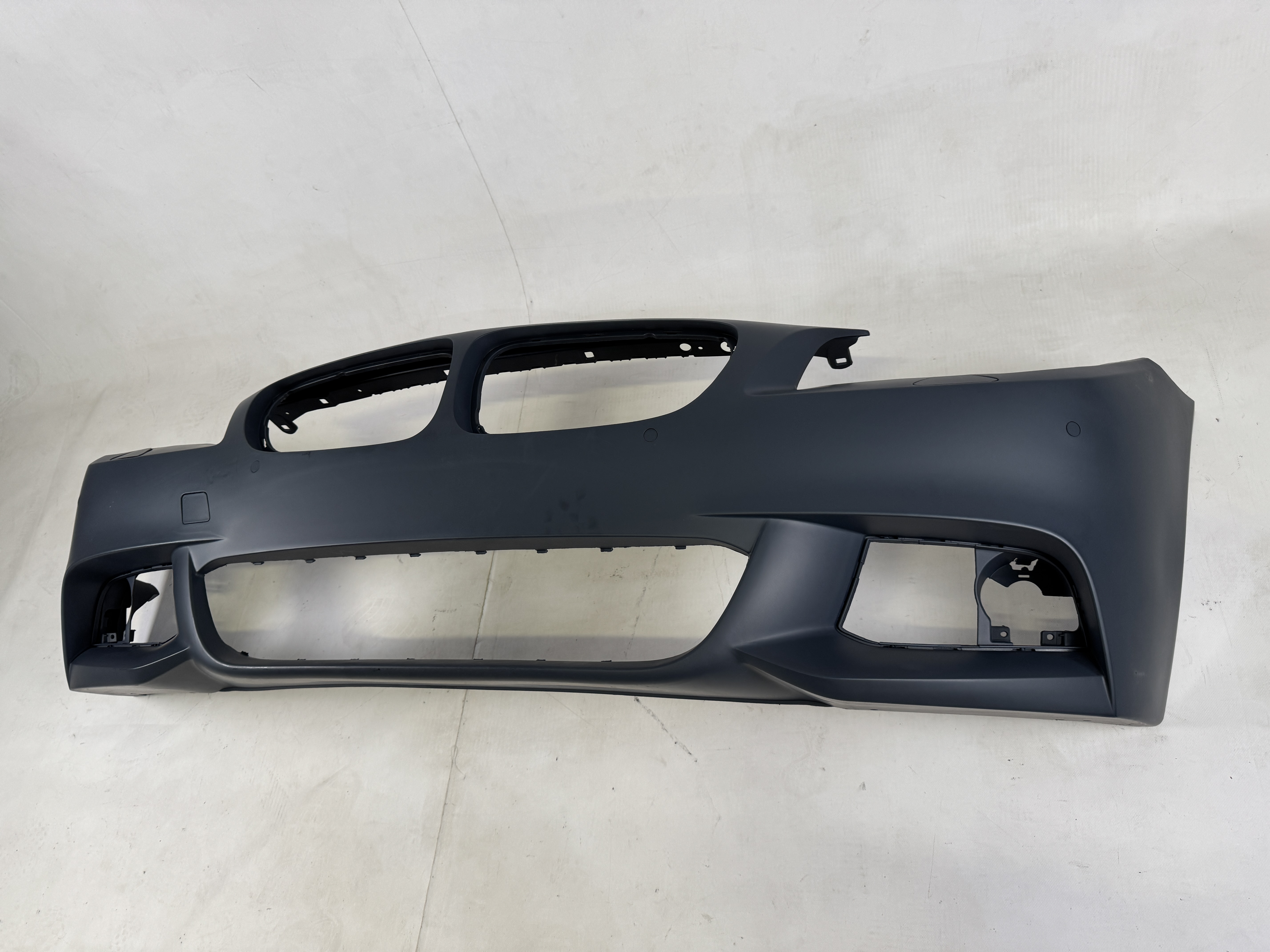 Zderzak przedni do BMW 5 F10 2010-2013 styl M-tech
