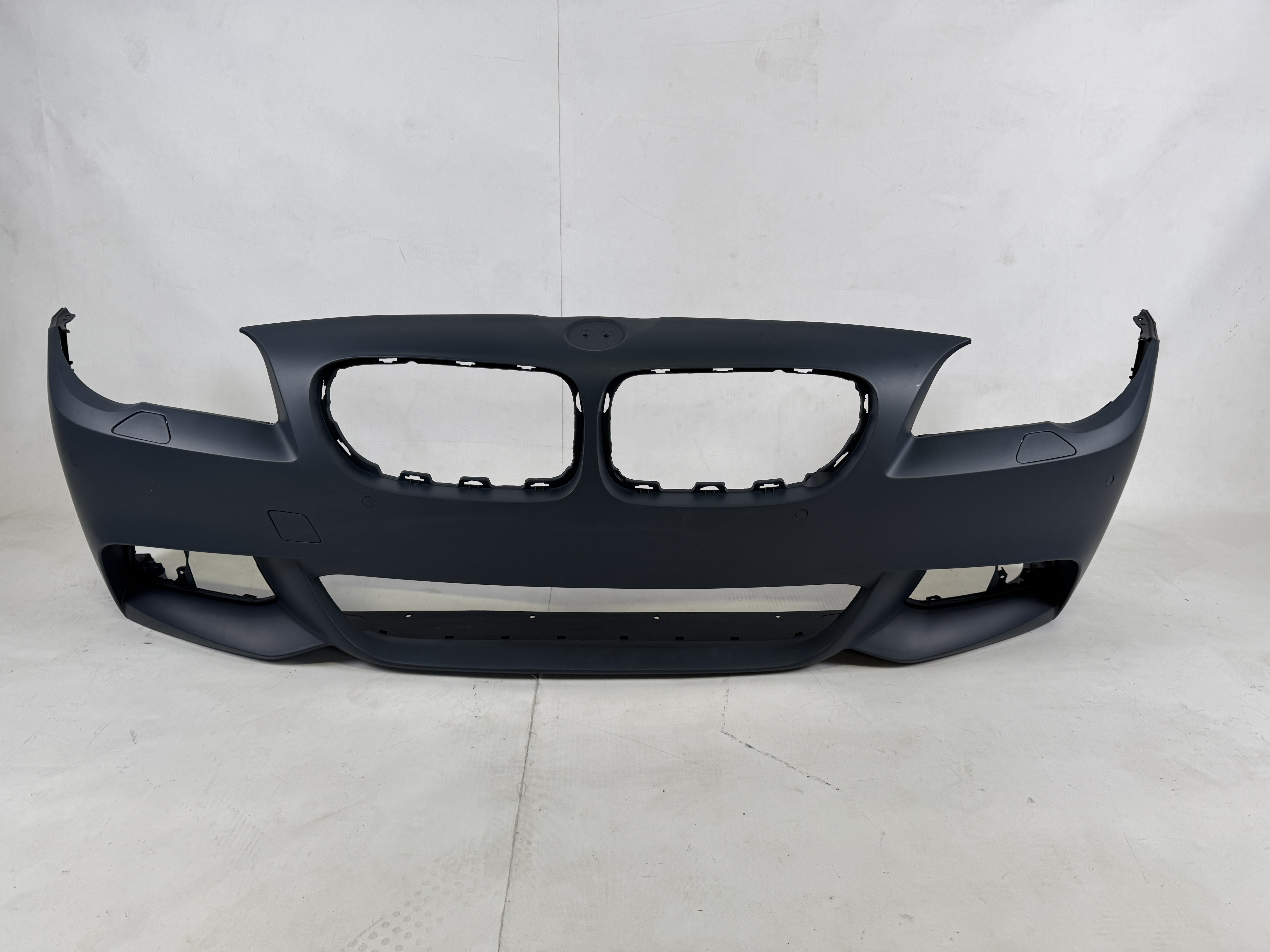 Zderzak przedni do BMW 5 F10 2010-2013 styl M-tech