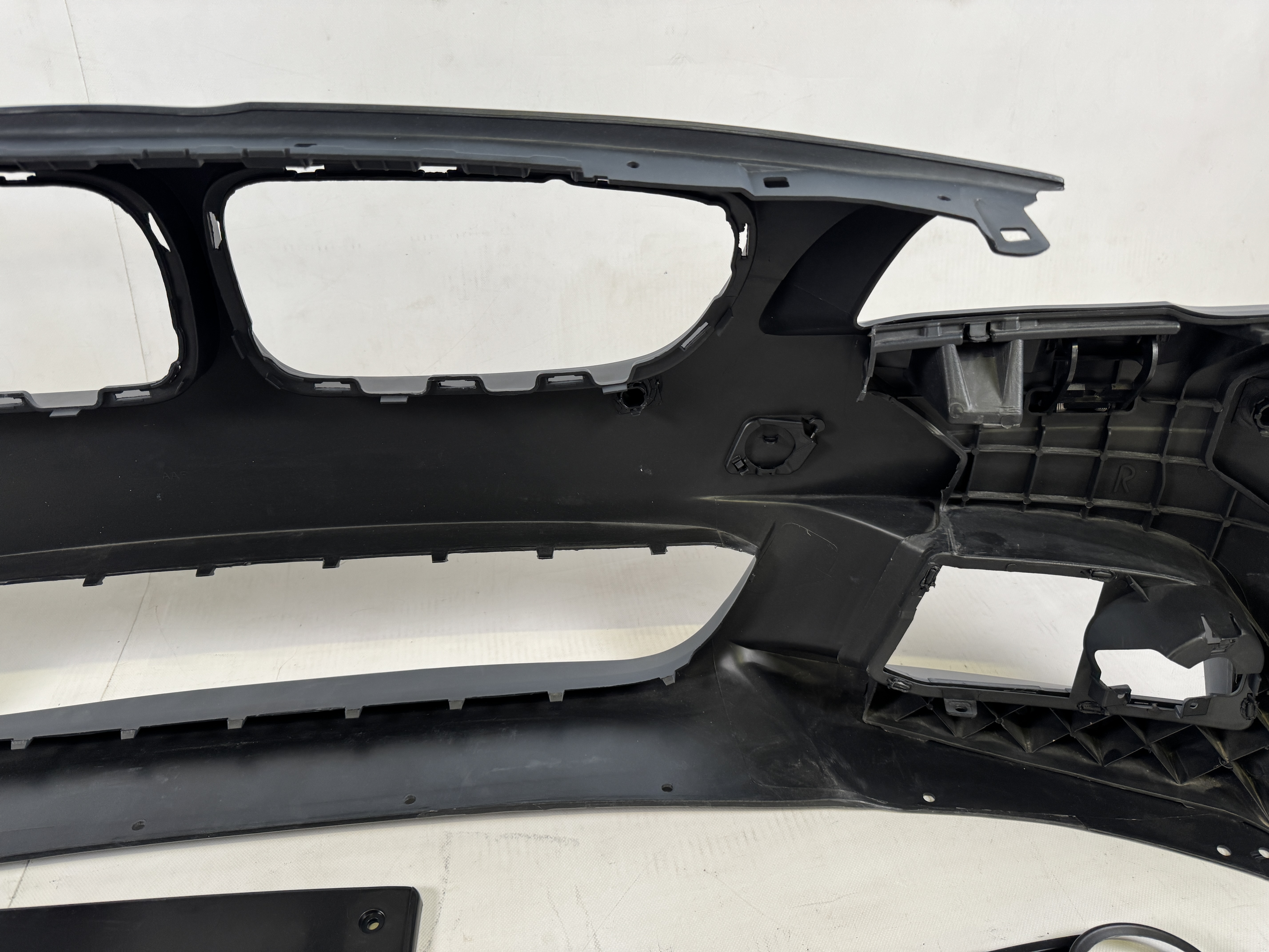Zderzak przedni do BMW 5 F10 2010-2013 styl M-tech