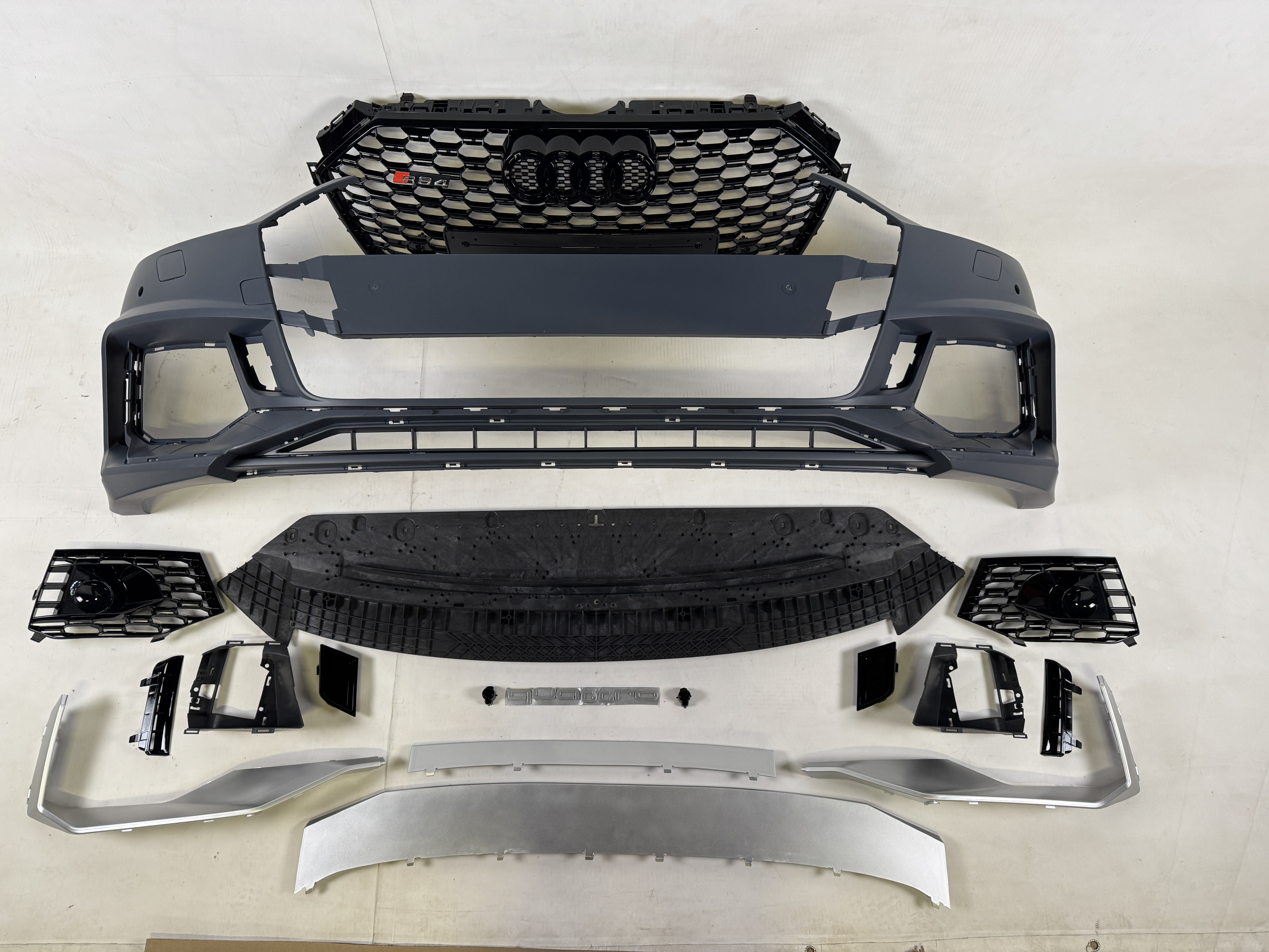 Zderzak Audi A4 2015-2019 B9 pzed liftingiem styl RS4 black quattro