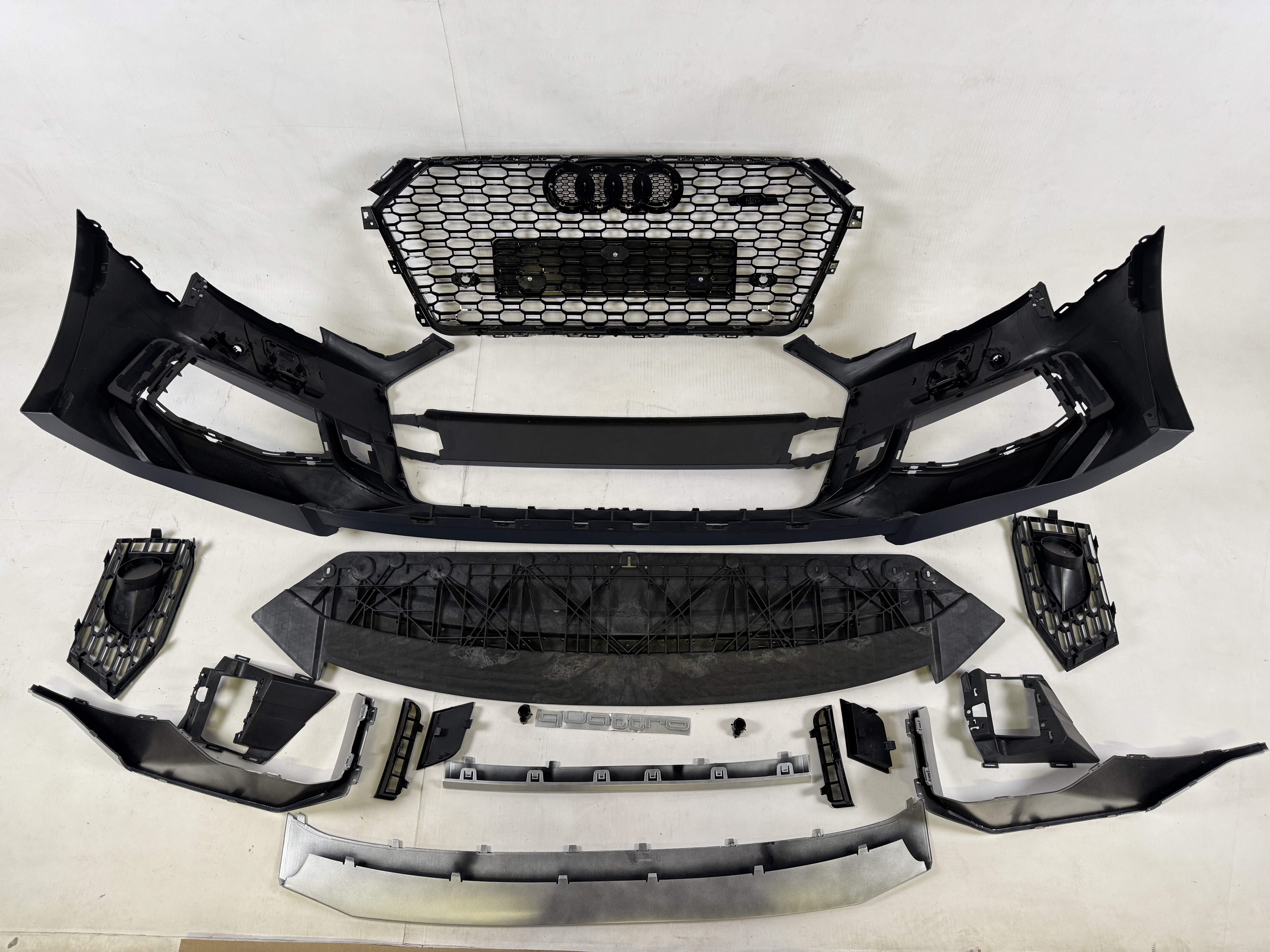 Zderzak Audi A4 2015-2019 B9 pzed liftingiem styl RS4 black quattro