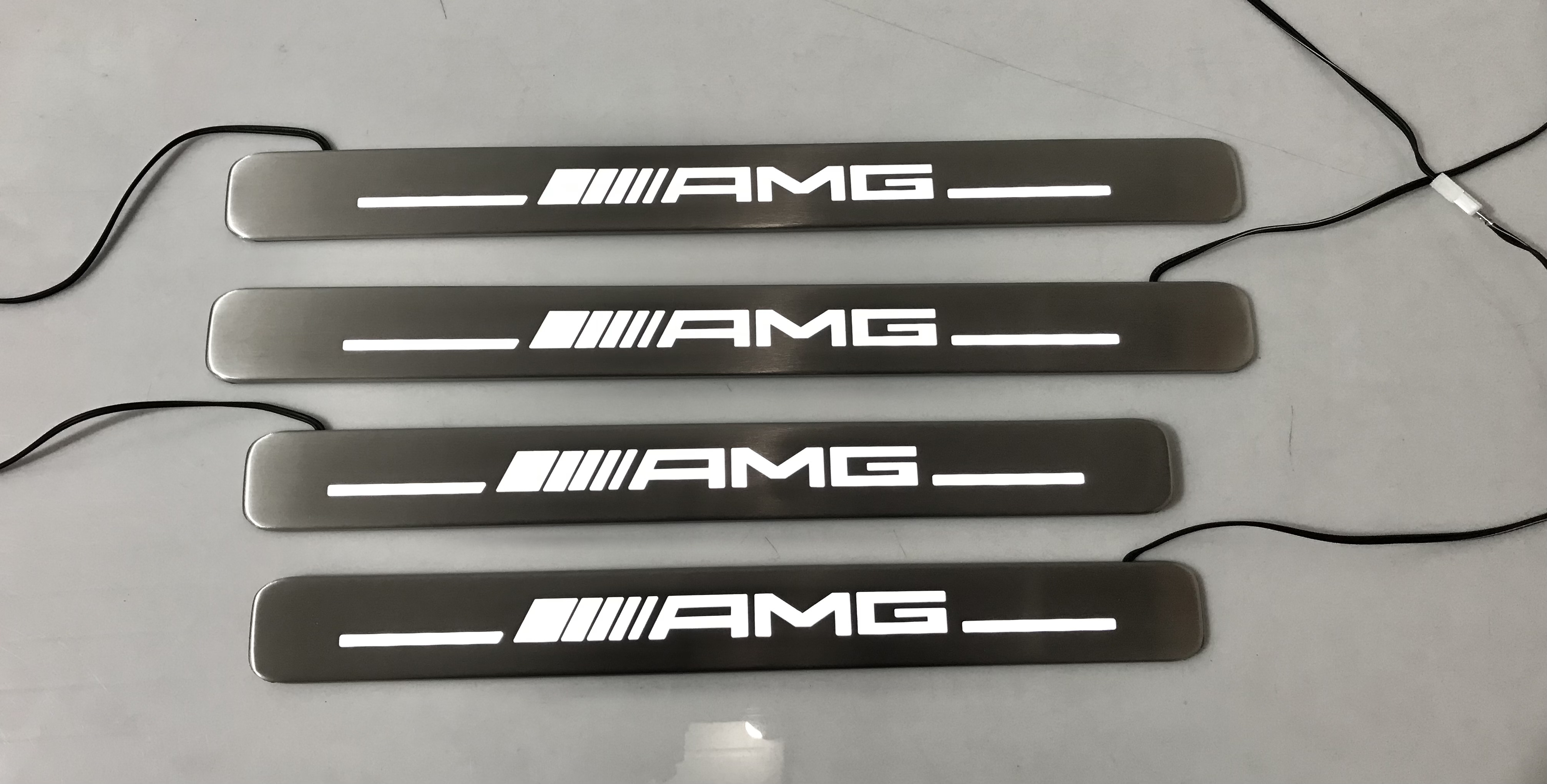 Nakładki na progi listwy Mercedes-Benz W223 2020- S-klasa st AMG 4 szt białe led