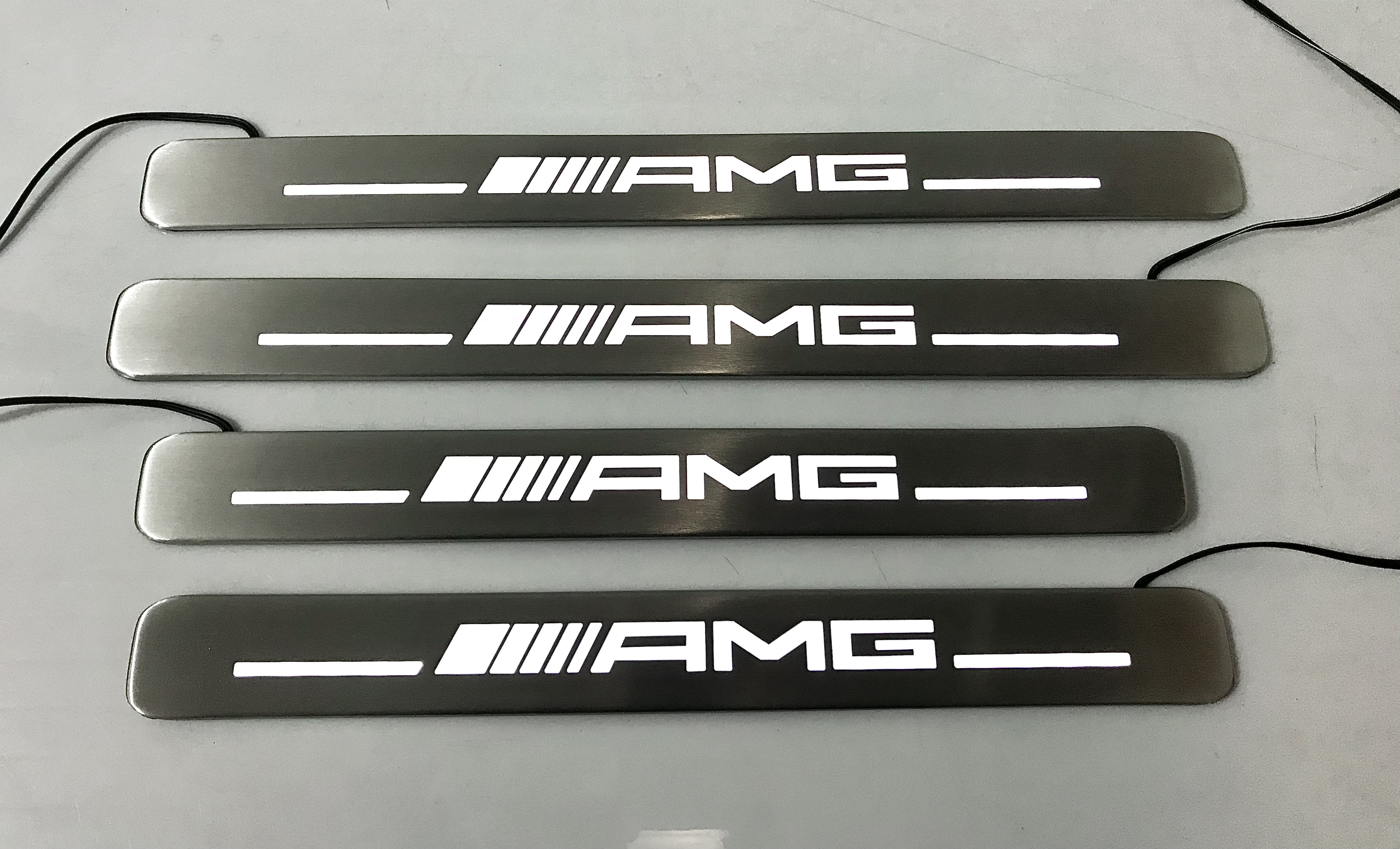 Nakładki na progi listwy Mercedes-Benz W223 2020- S-klasa st AMG 4 szt białe led