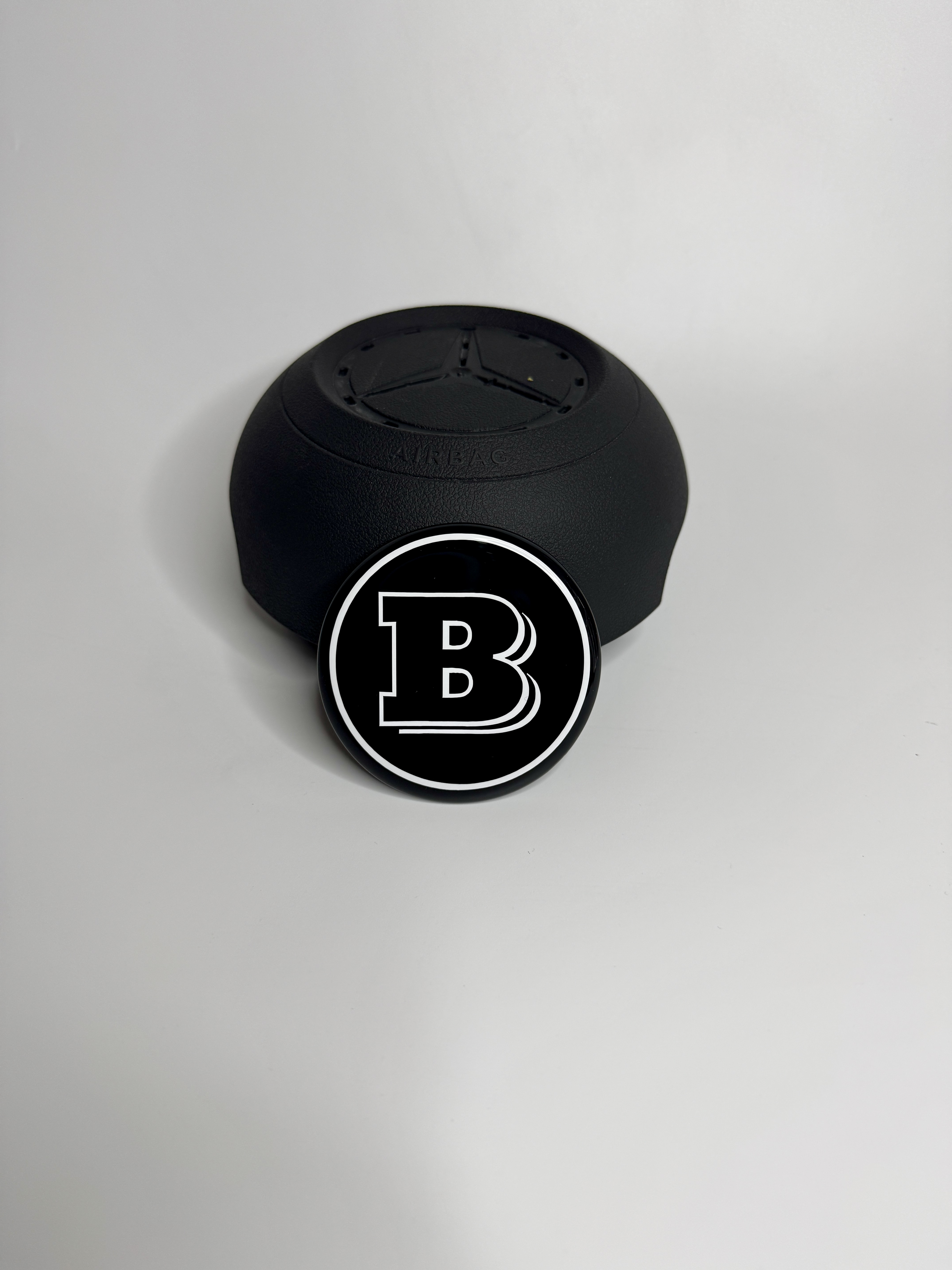 Emblemat Brabus Tiffany Black na poduszce powietrznej do Mercedesa G-Class 2024+