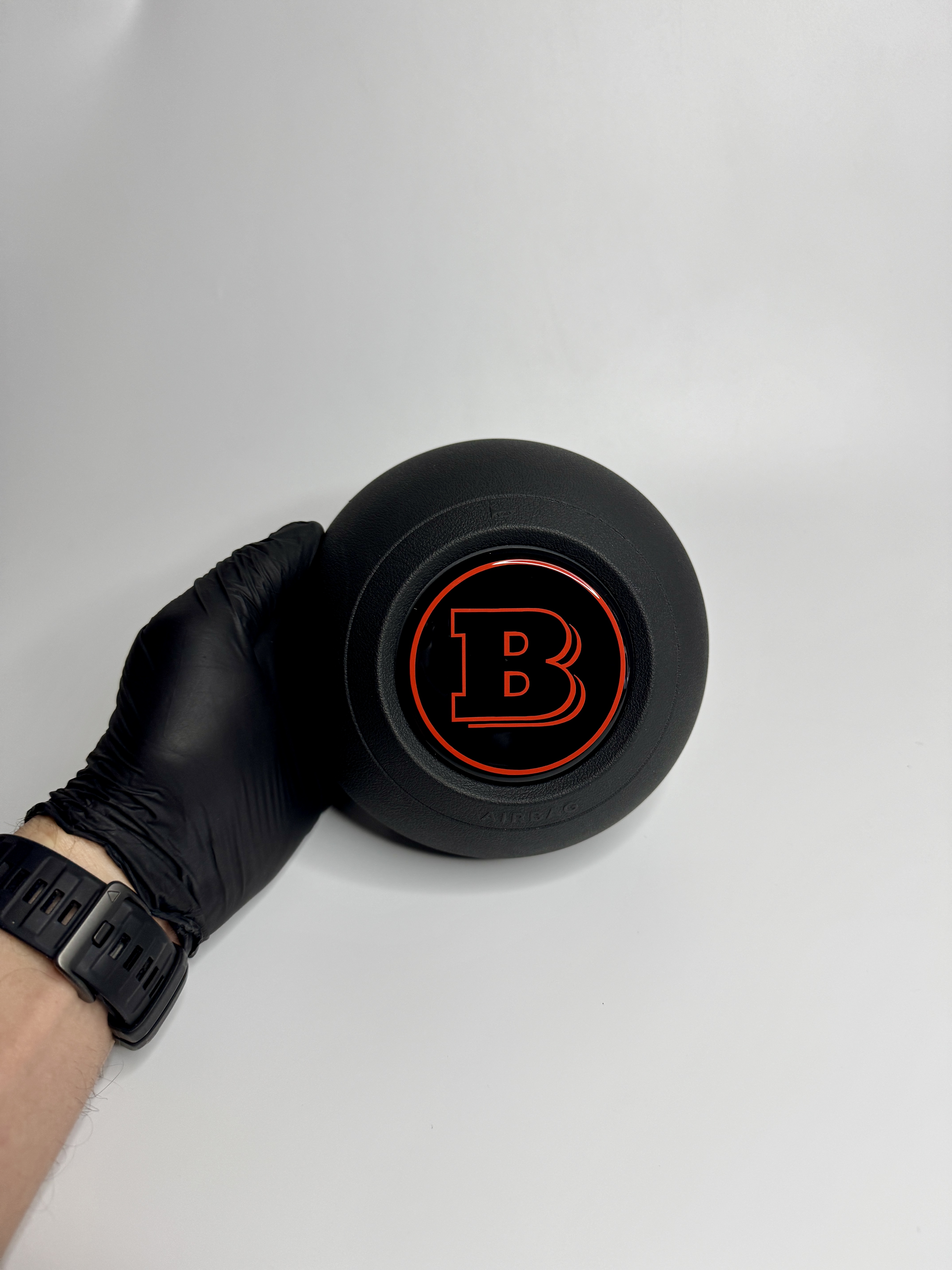 Emblemat Brabus Red Black na poduszce powietrznej do Mercedesa G-Class 2024+