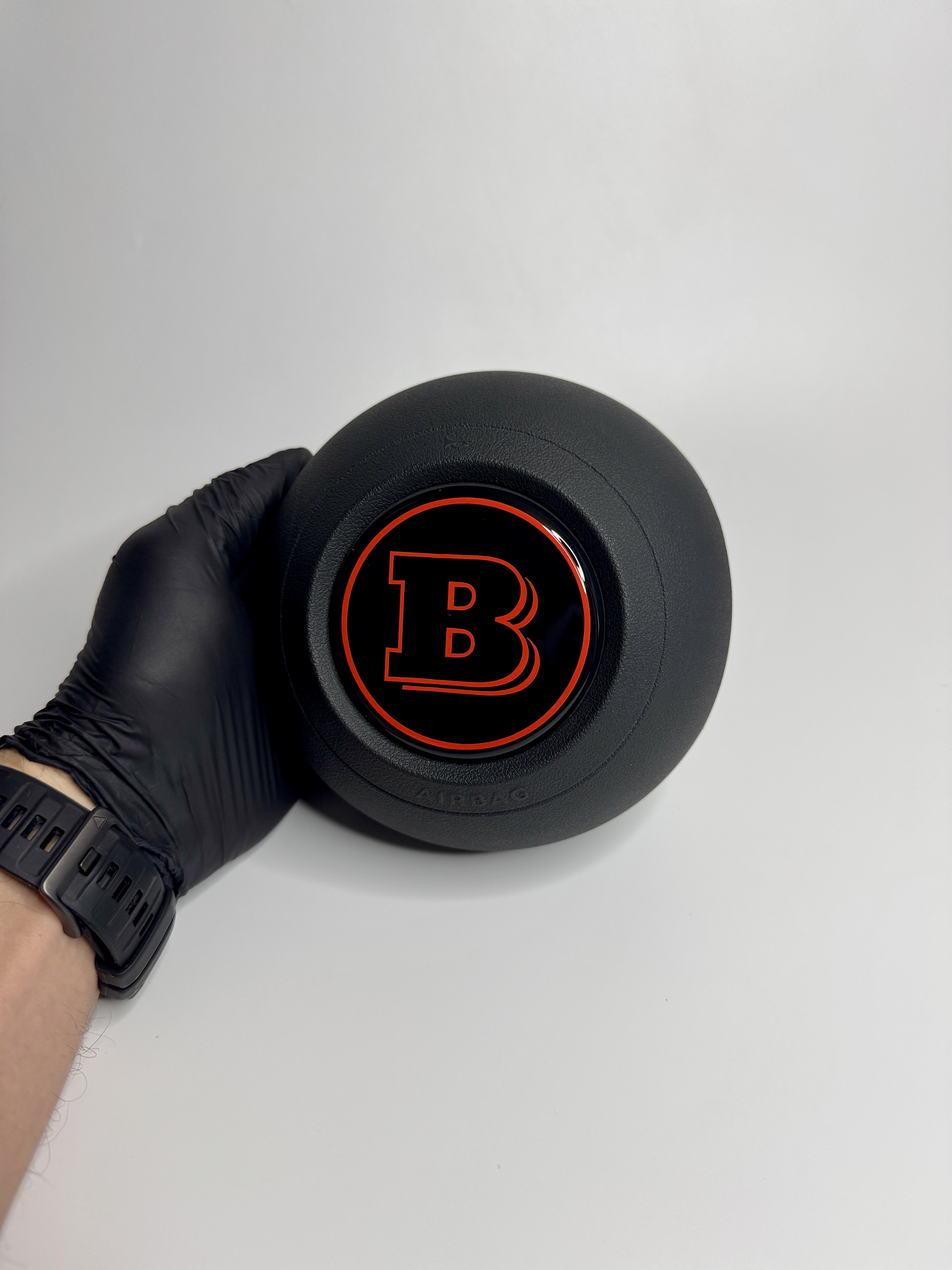 Emblemat Brabus Red Black na poduszce powietrznej do Mercedesa G-Class 2024+