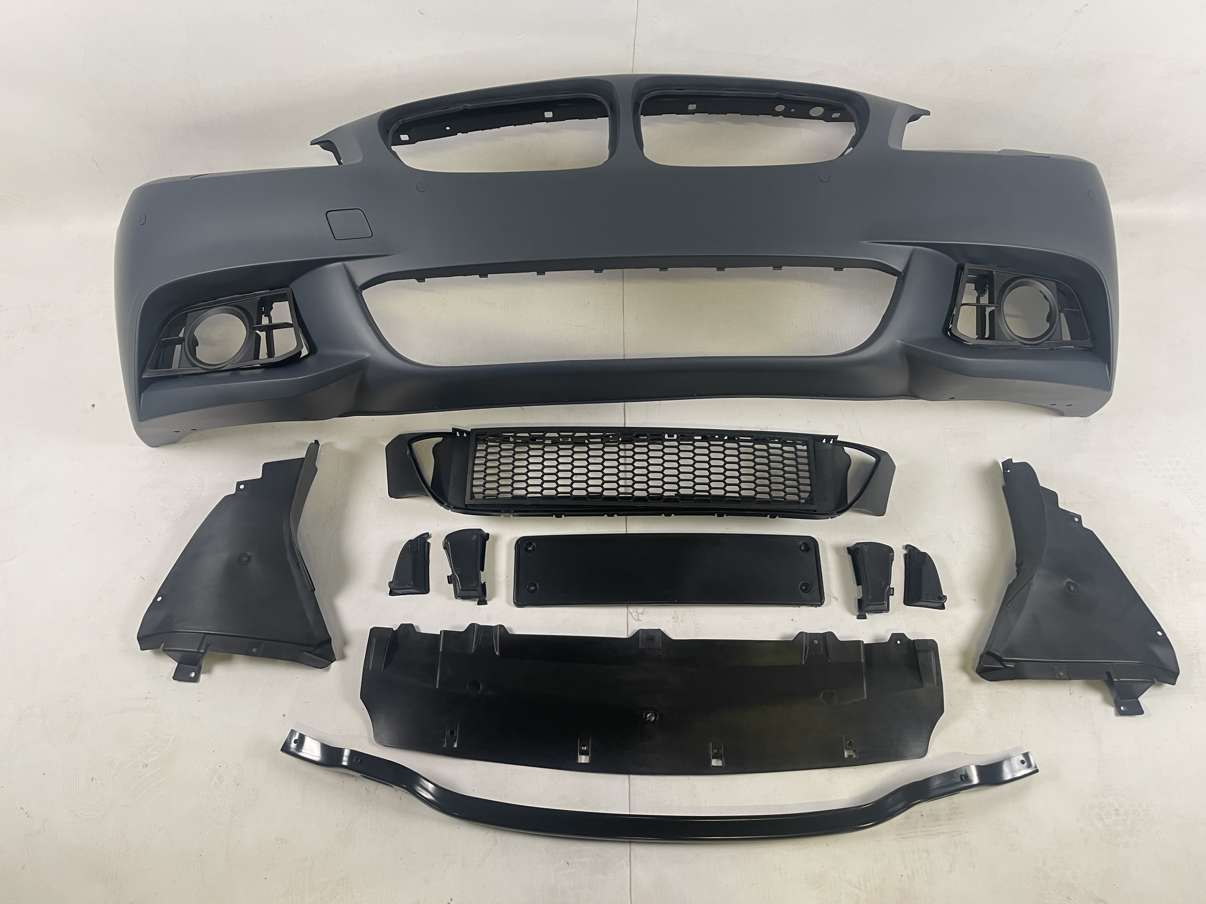 Zderzak przedni do BMW 5 F10 2010-2013 styl M-tech