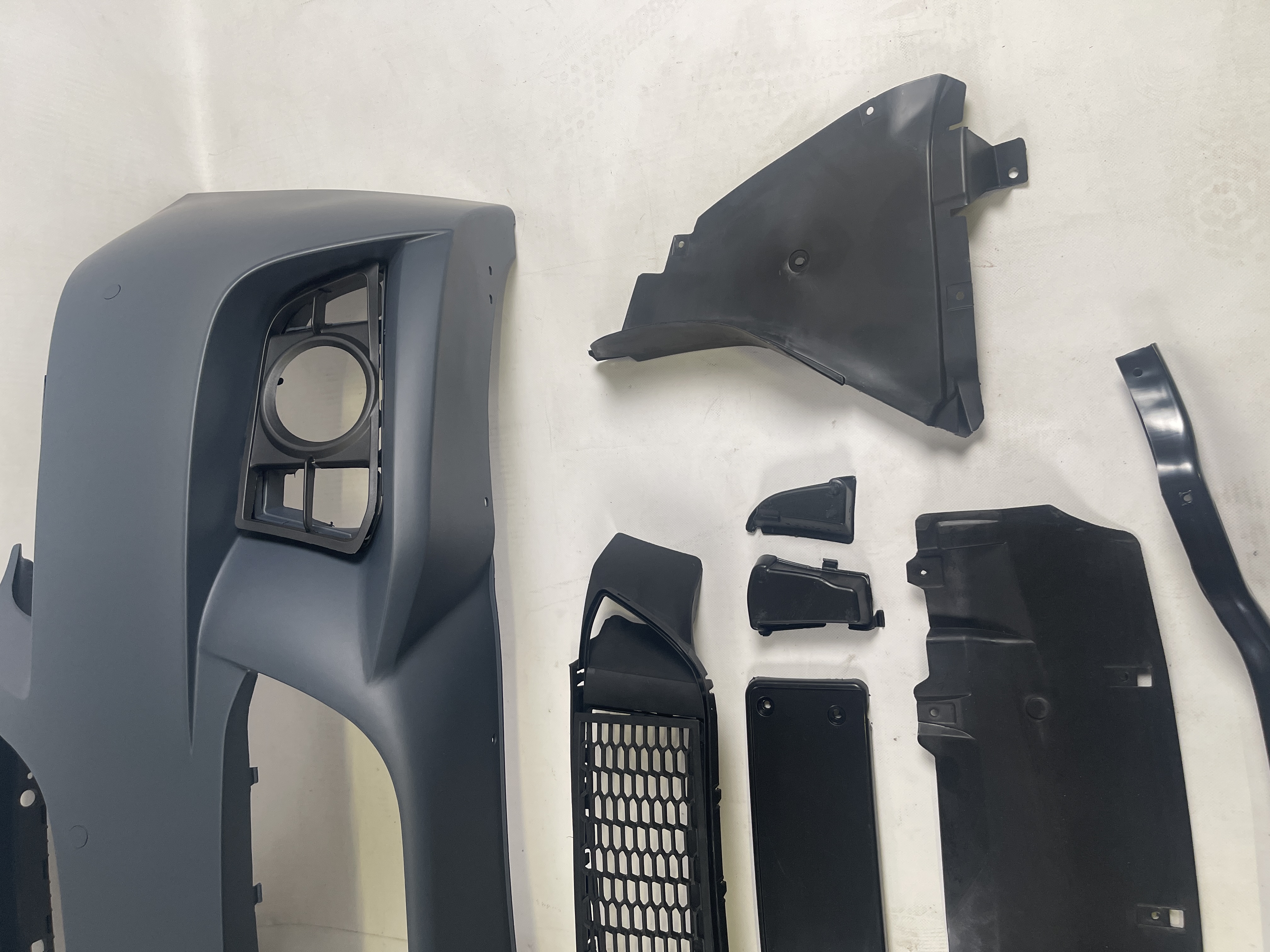 Zderzak przedni do BMW 5 F10 2010-2013 styl M-tech