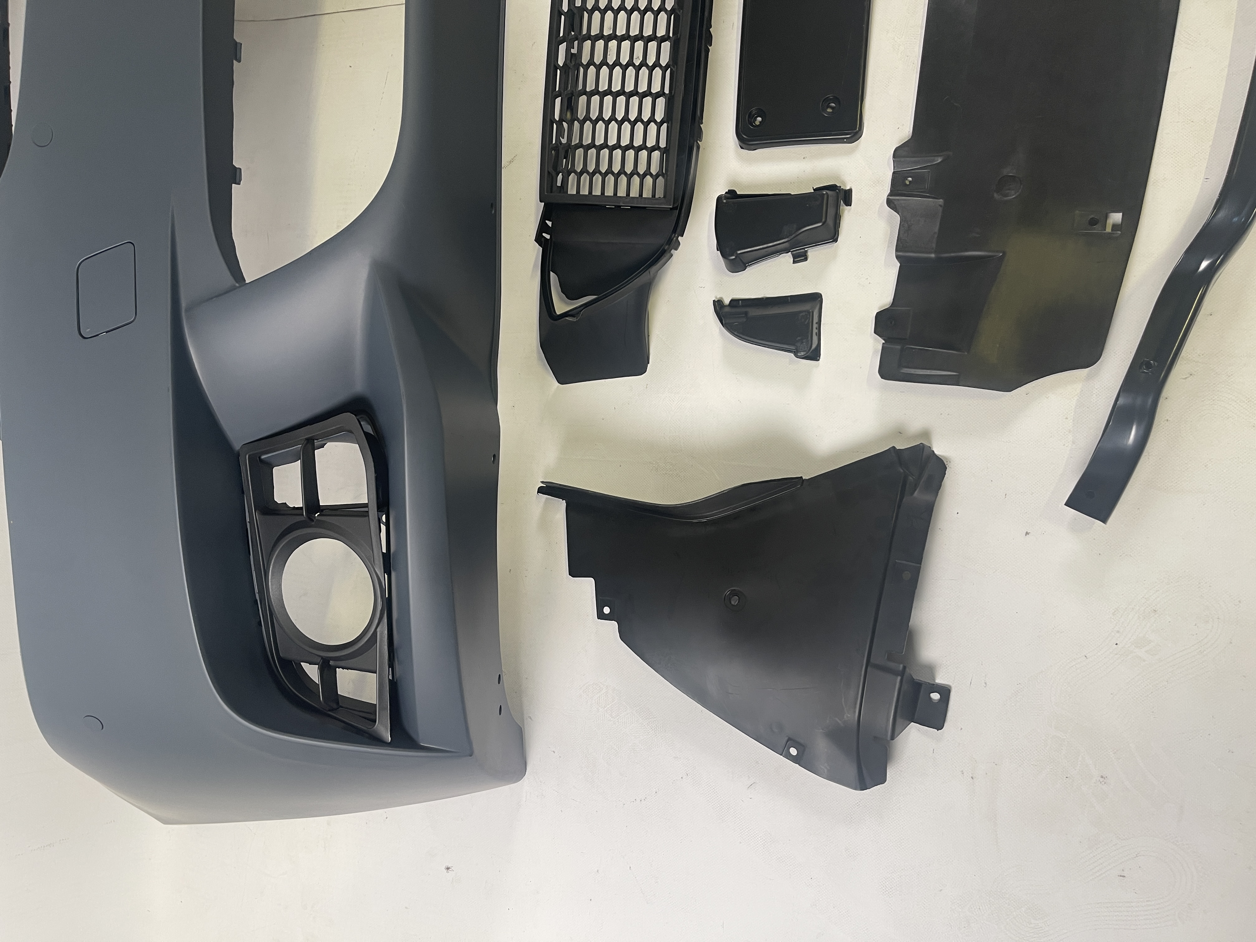 Zderzak przedni do BMW 5 F10 2010-2013 styl M-tech