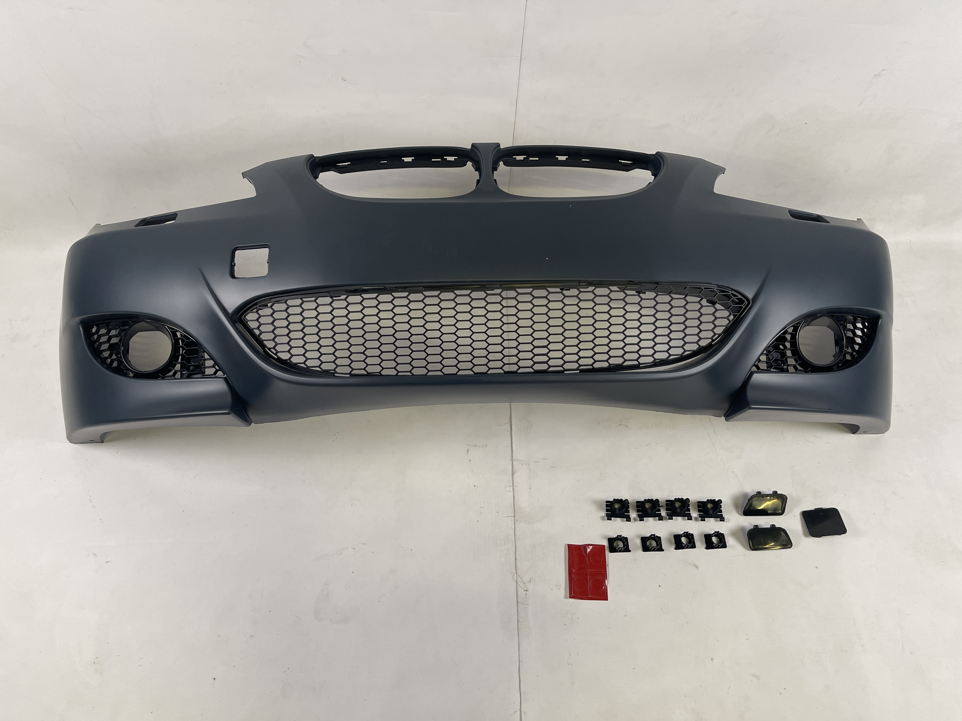 Przedni zderzak BMW 5 E60 2006-2010 pod halogeny