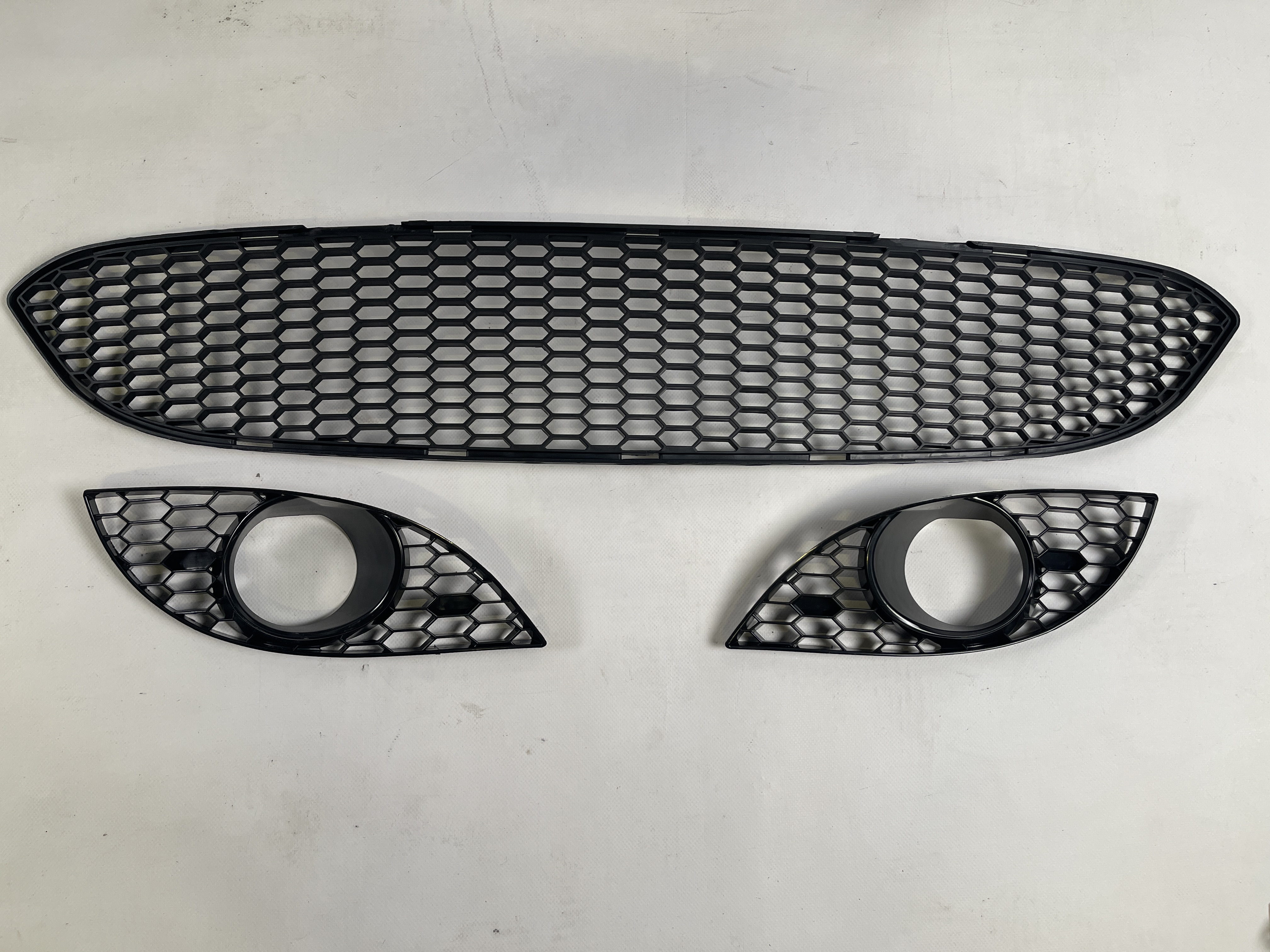 Przedni zderzak BMW 5 E60 2006-2010 pod halogeny