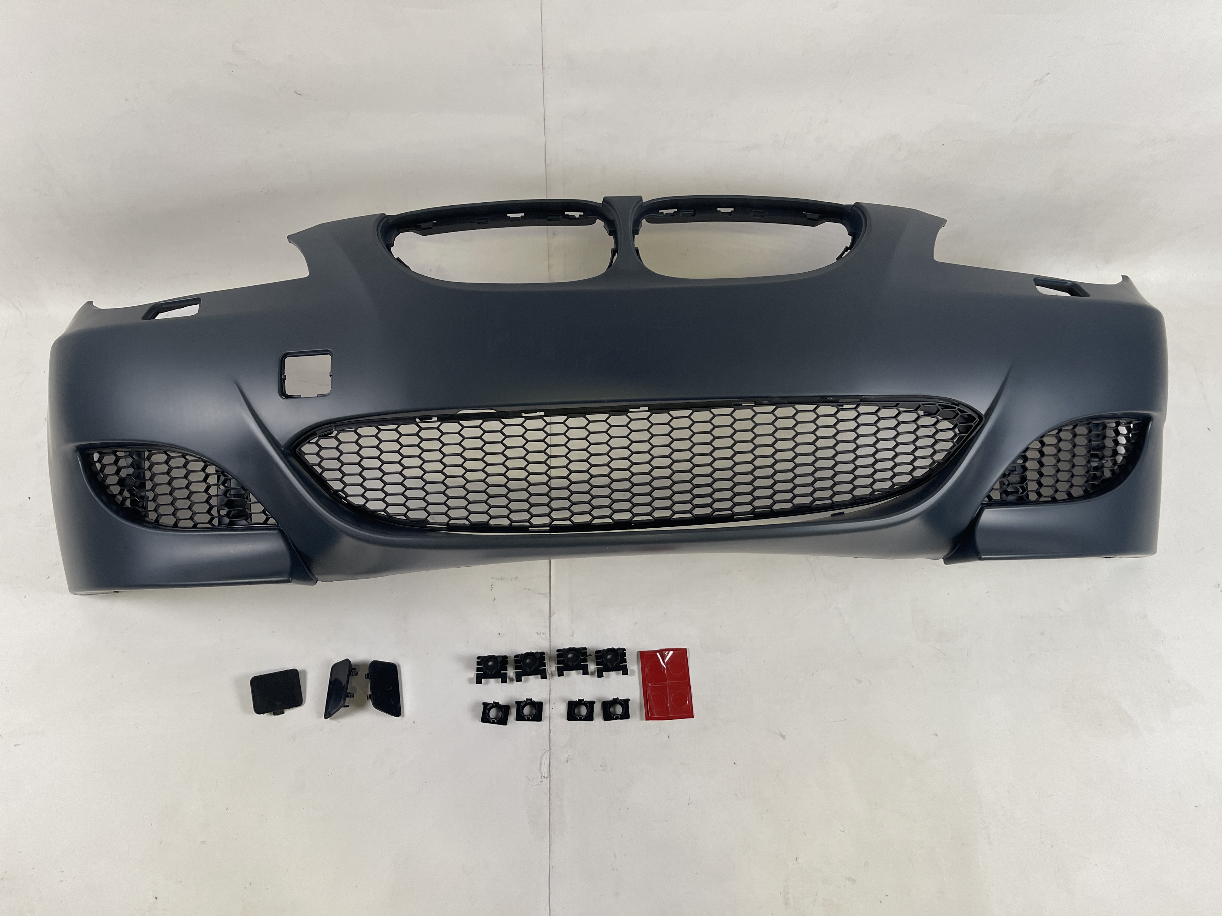 Przedni zderzak BMW 5 E60 2006-2010