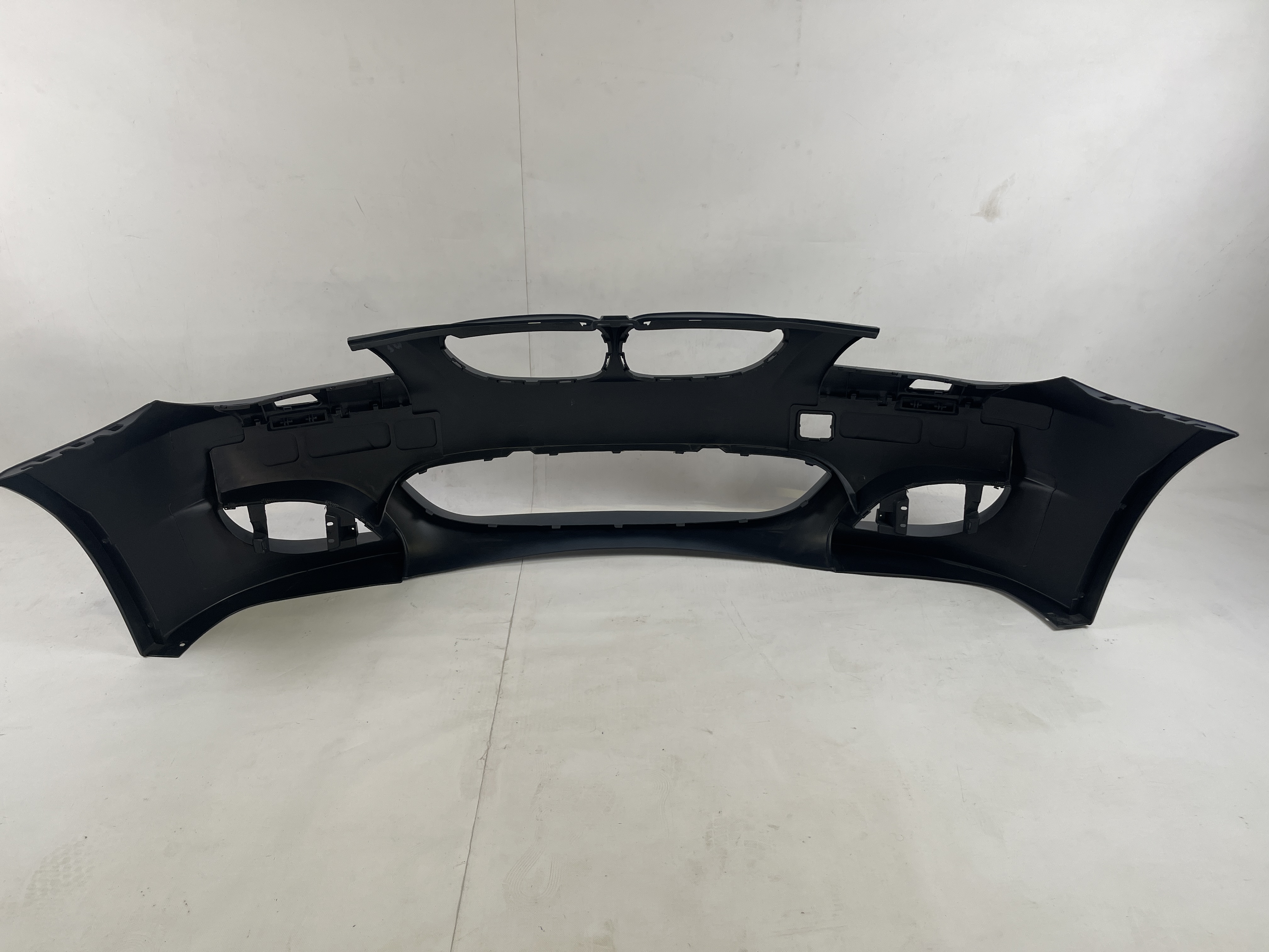 Przedni zderzak BMW 5 E60 2006-2010