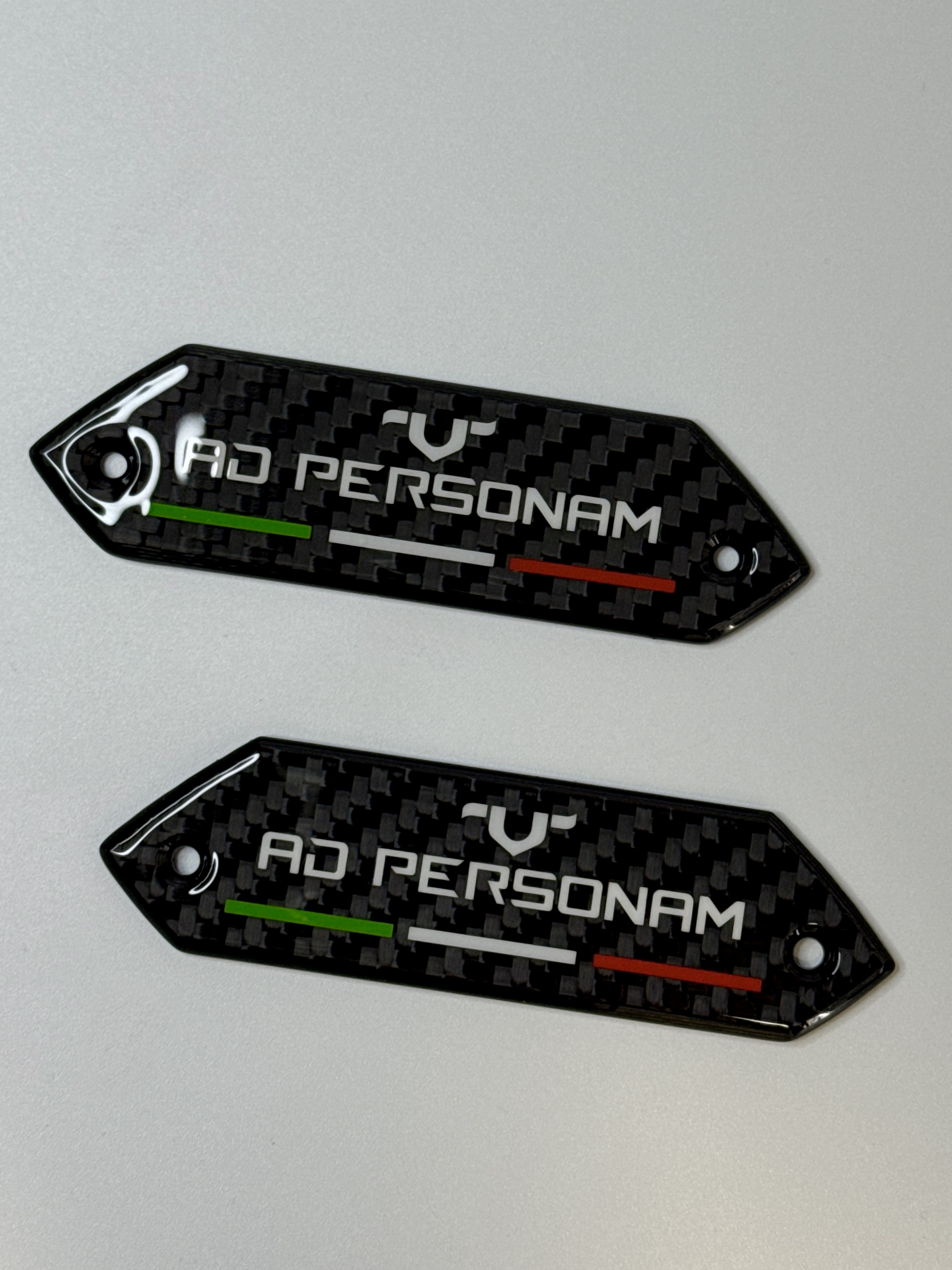 Emblematy Lamborghini Aventador AD PERSONAM na karcie drzwi Carbon Fiber