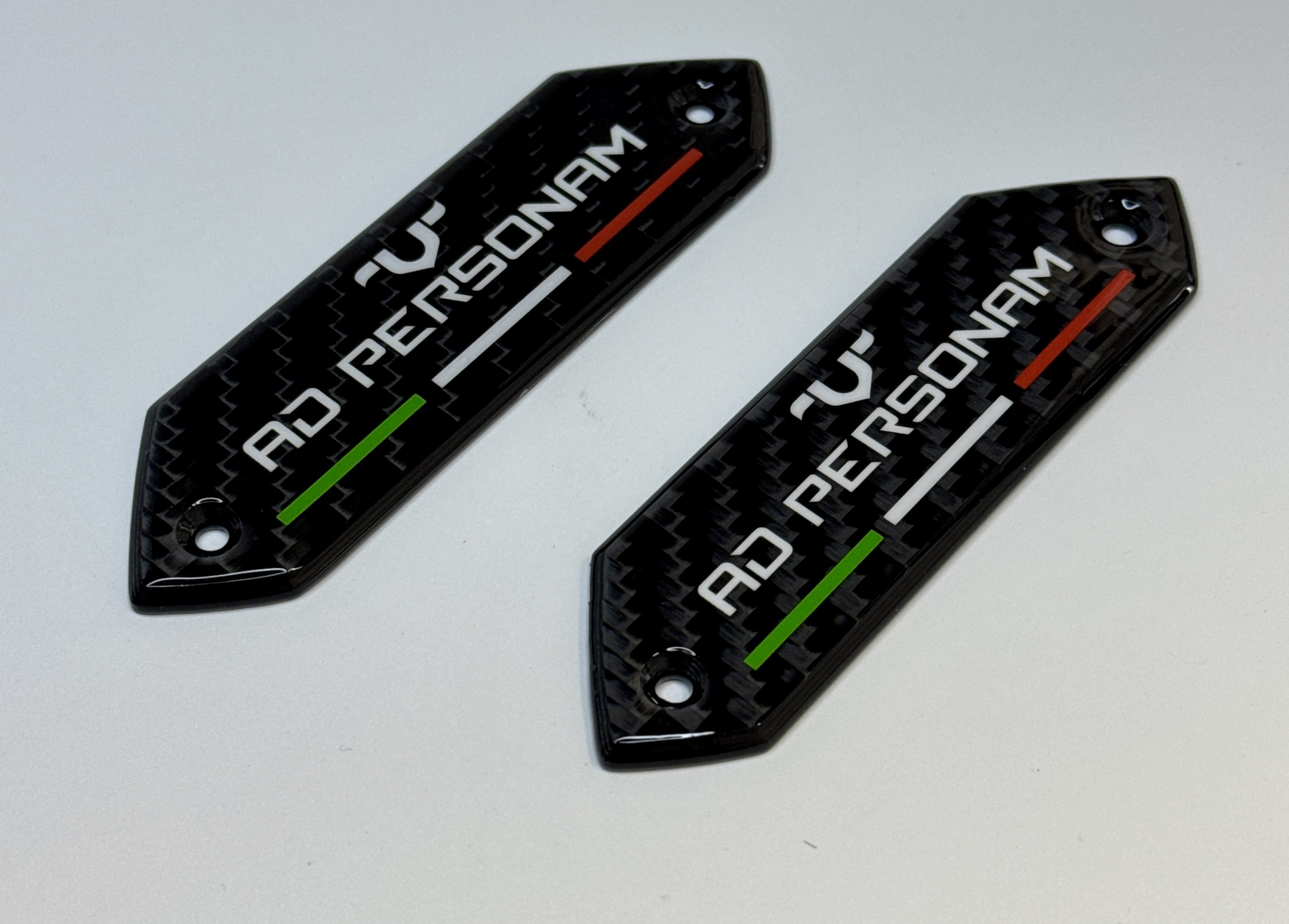 Emblematy Lamborghini Aventador AD PERSONAM na karcie drzwi Carbon Fiber