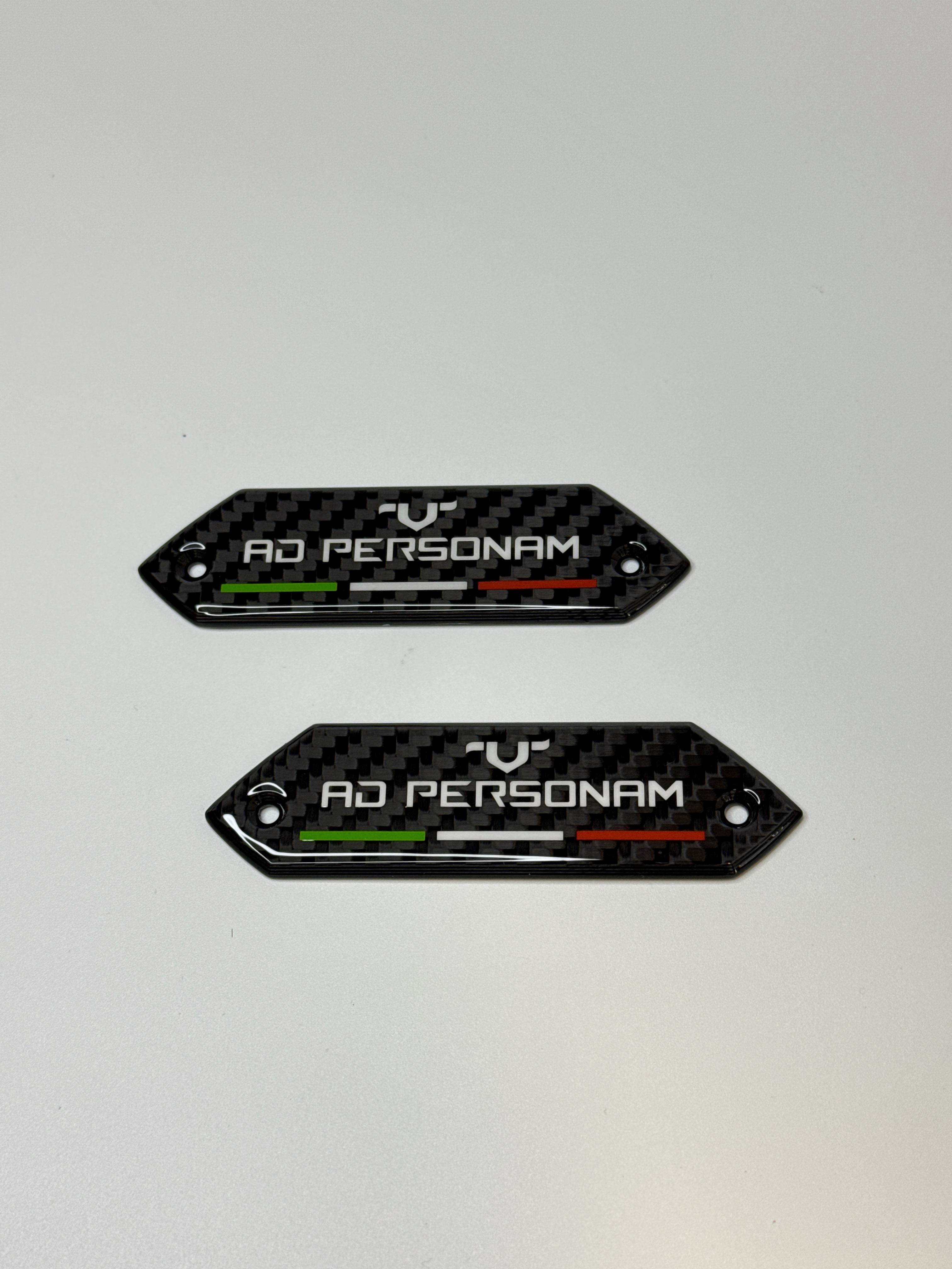 Emblematy Lamborghini Aventador AD PERSONAM na karcie drzwi Carbon Fiber