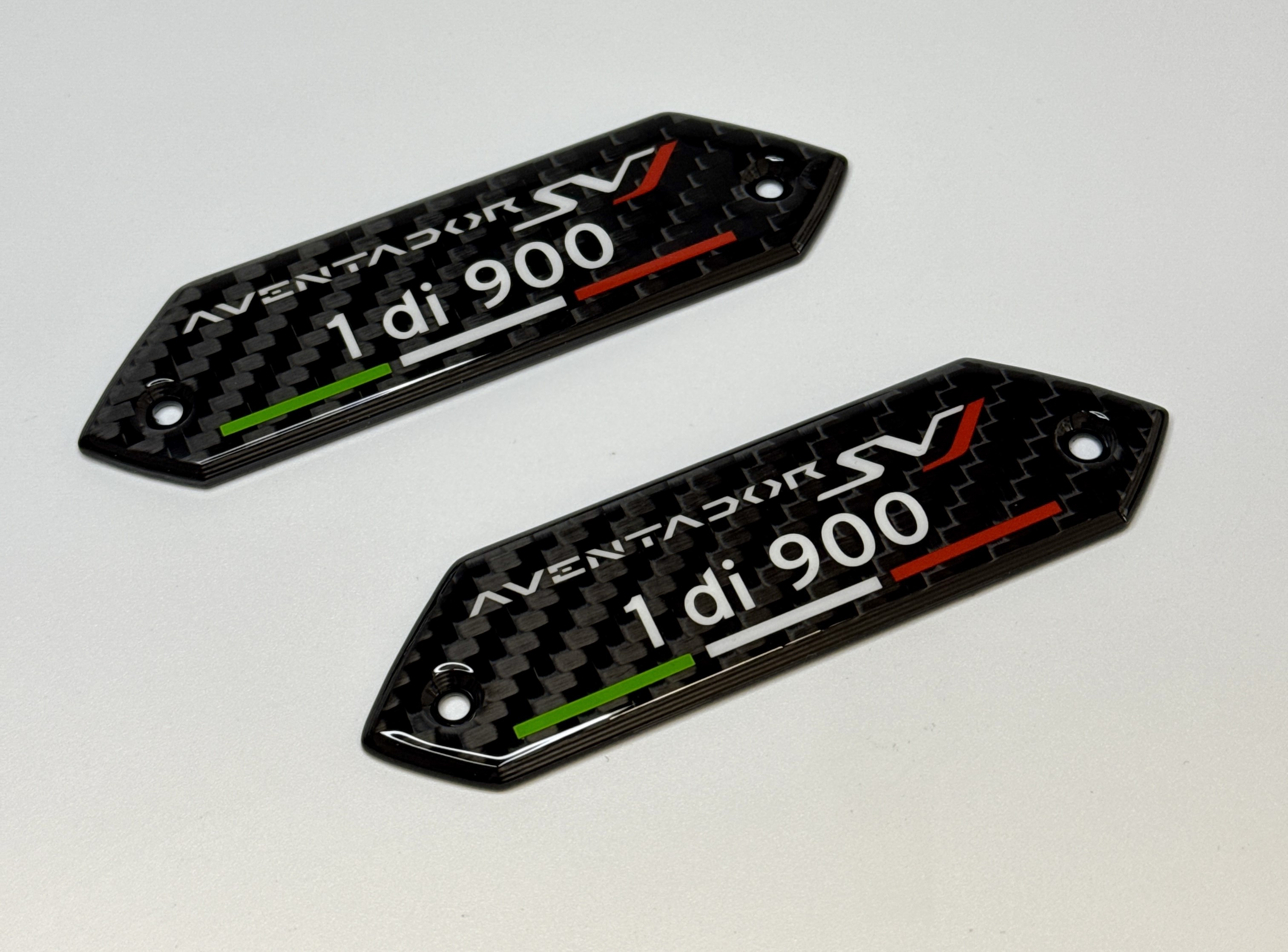 Emblematy Lamborghini Aventador SV 1 di 900 na karcie drzwi Carbon Fiber
