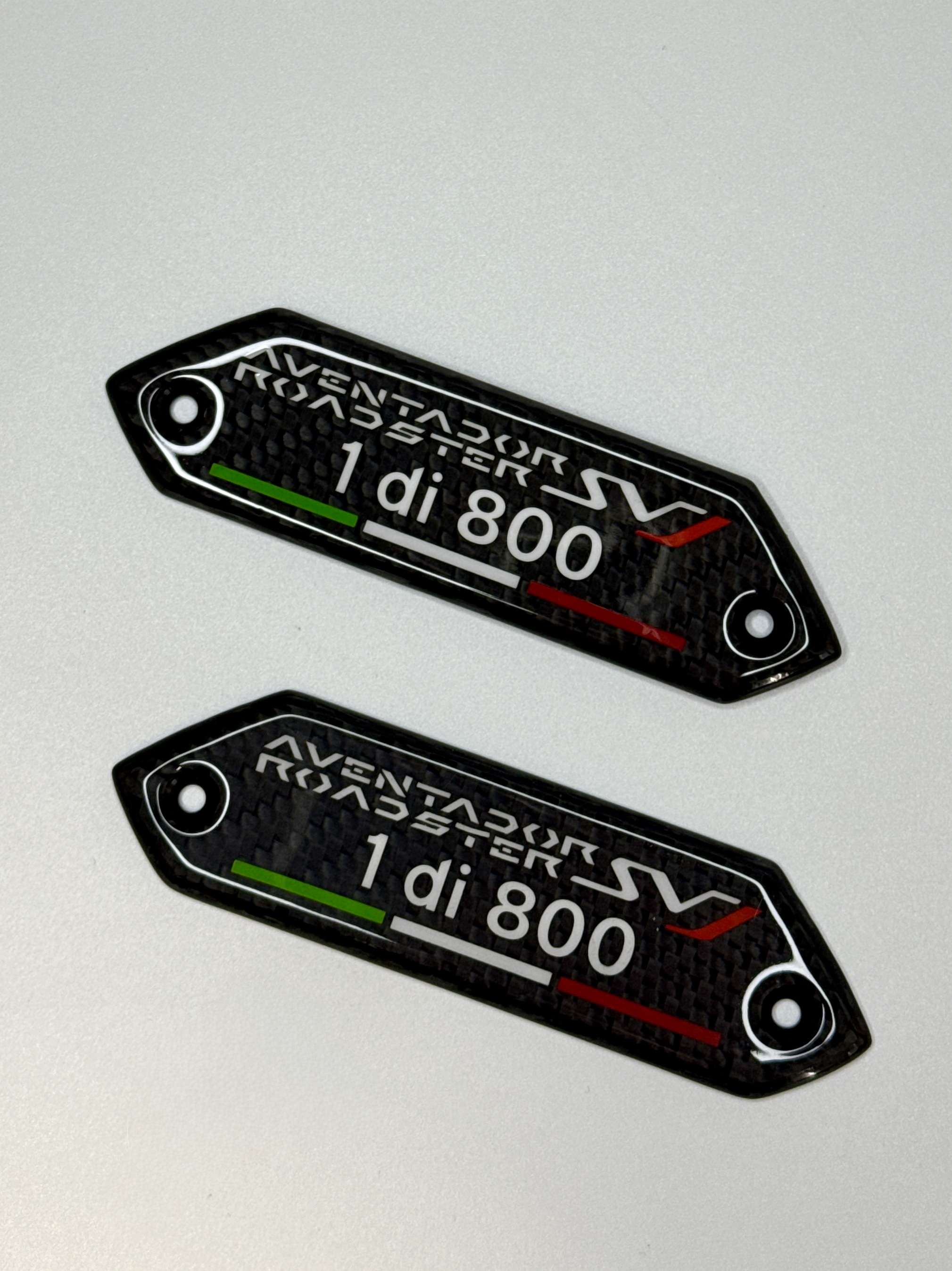 Emblematy Lamborghini Aventador SV 1 di 800 na karcie drzwi Carbon Fiber