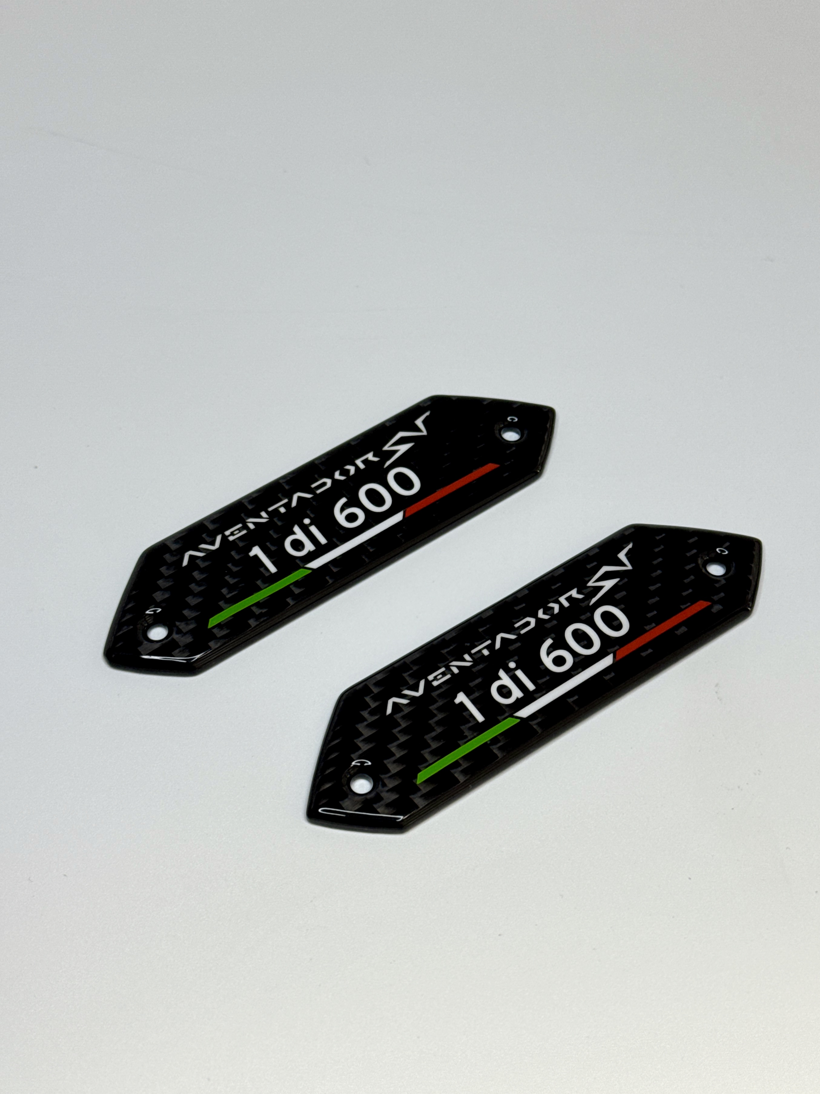 Emblematy Lamborghini Aventador SV 1 di 600 na karcie drzwi Carbon Fiber