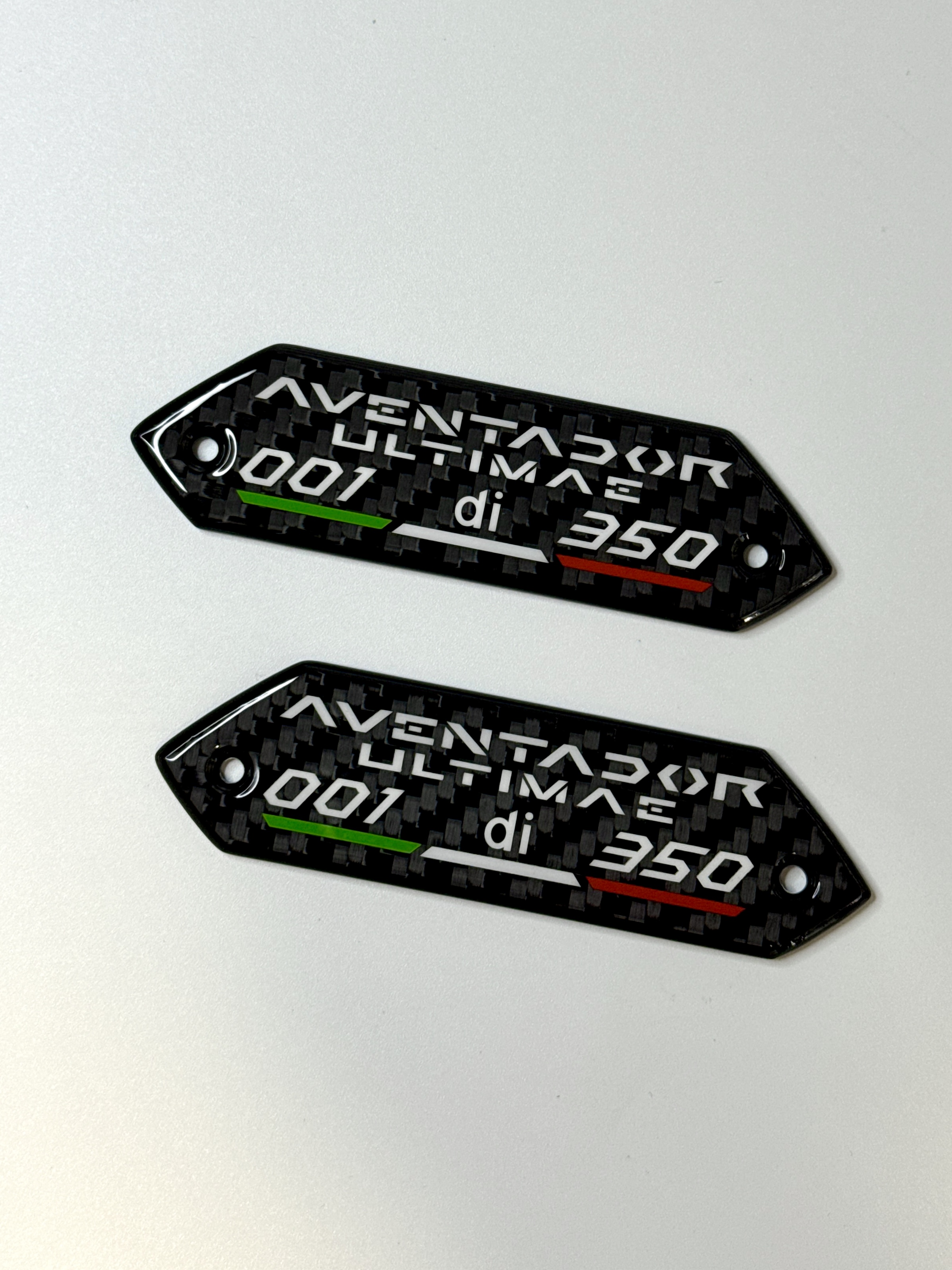 Emblematy Lamborghini Aventador Ultimle 001 di 350 na karcie drzwi Carbon Fiber