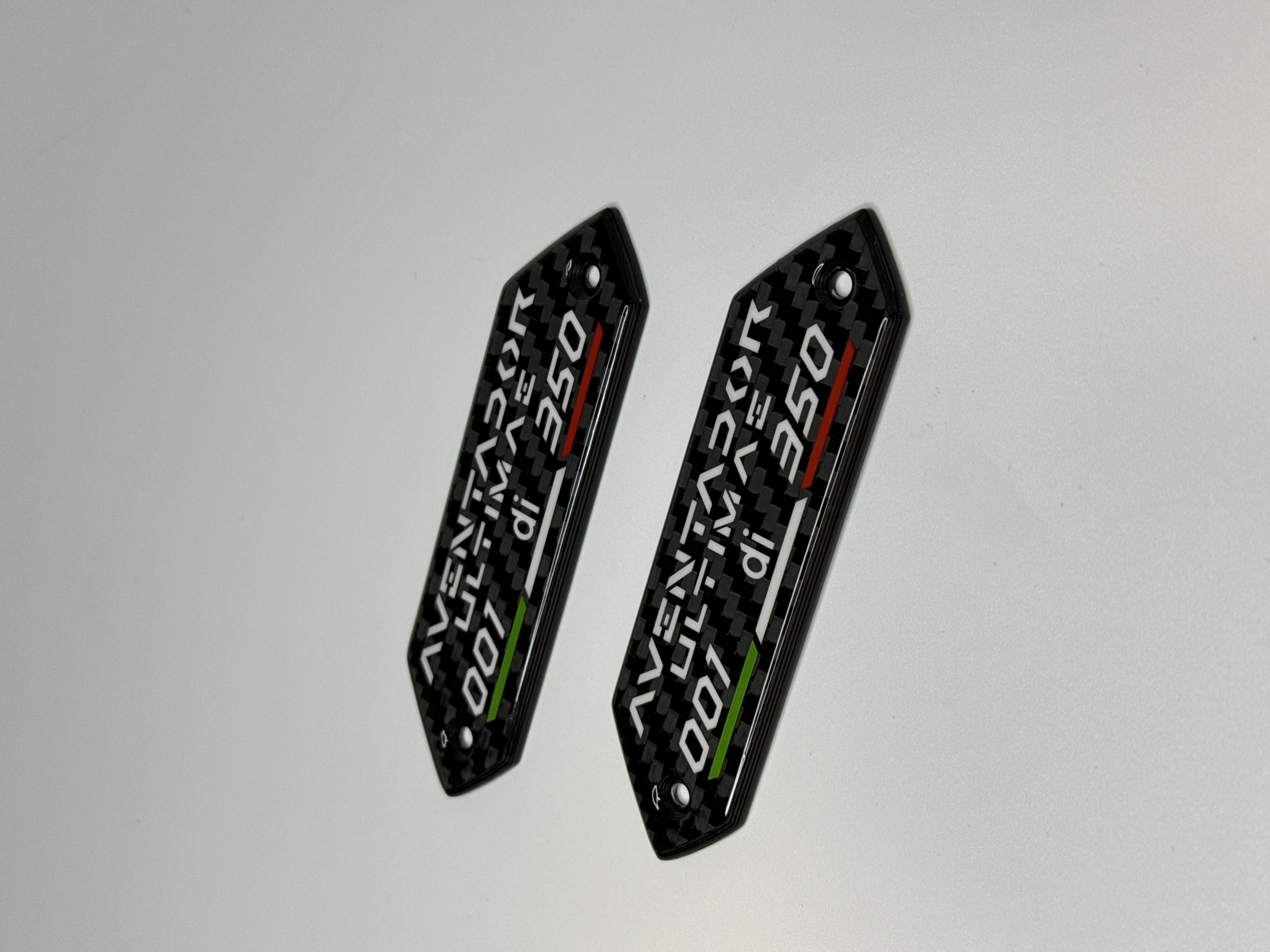Emblematy Lamborghini Aventador Ultimle 001 di 350 na karcie drzwi Carbon Fiber