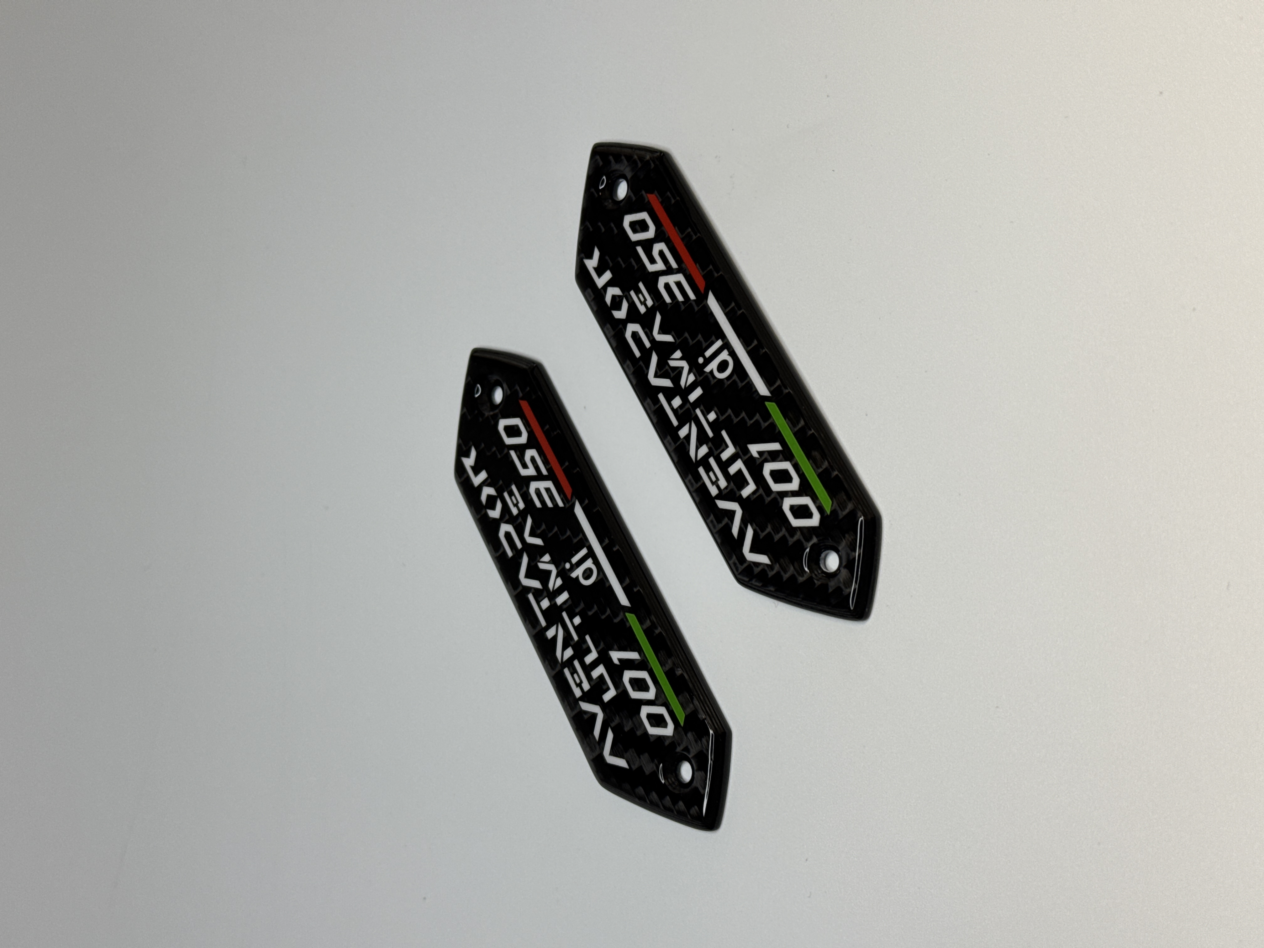 Emblematy Lamborghini Aventador Ultimle 001 di 350 na karcie drzwi Carbon Fiber