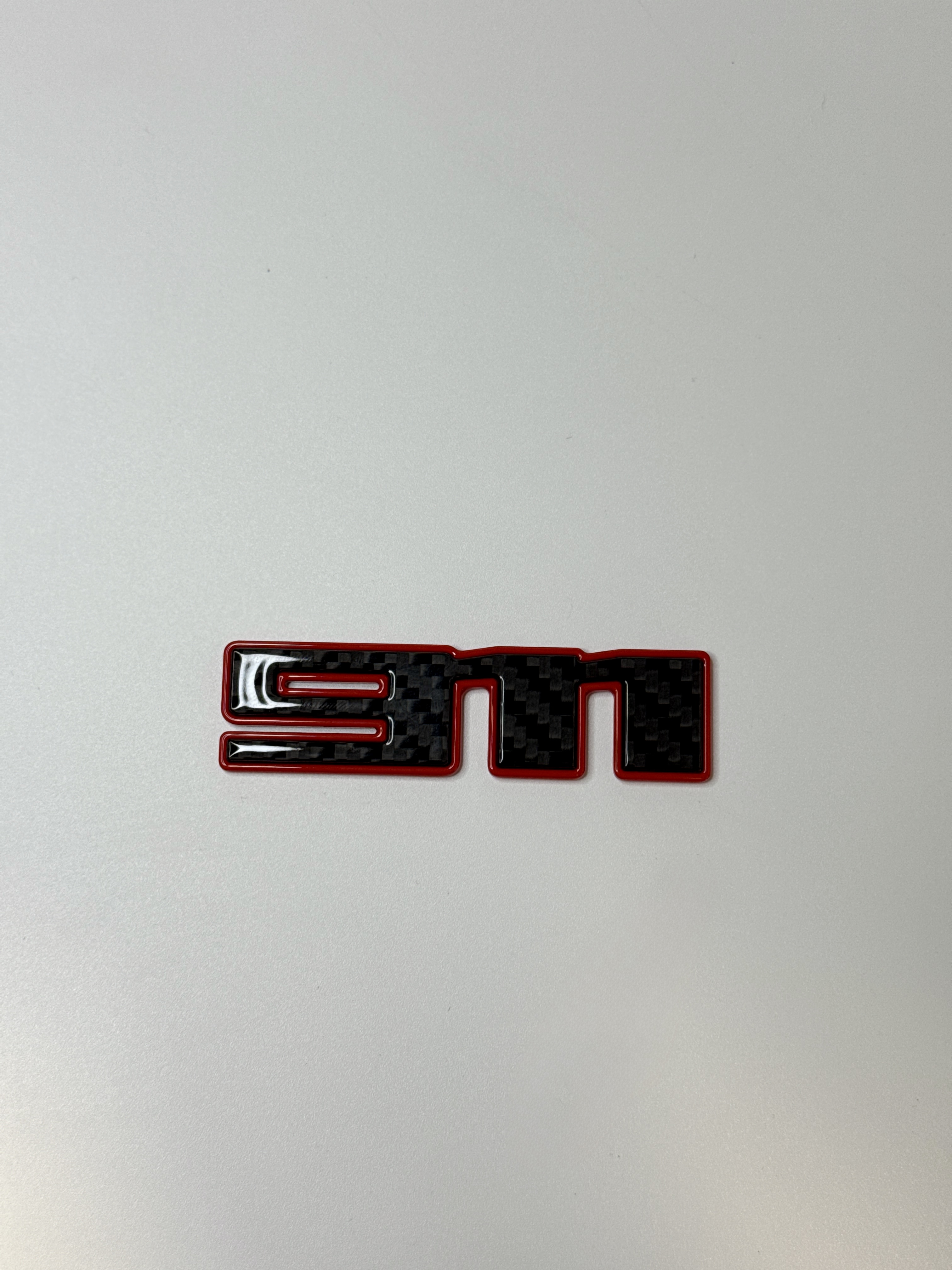 Emblemat 911 red metal i carbon do Porsche 992