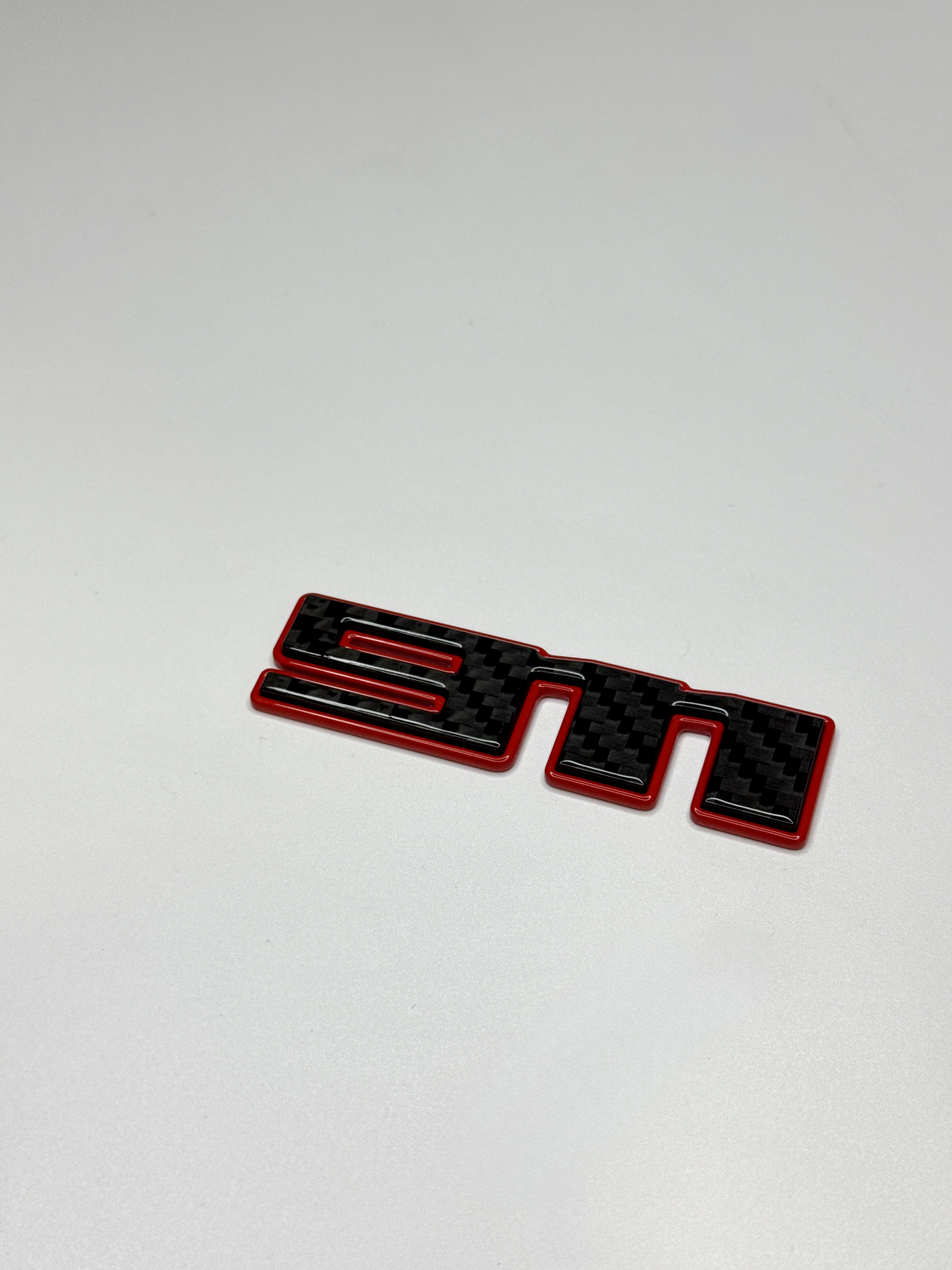 Emblemat 911 red metal i carbon do Porsche 992