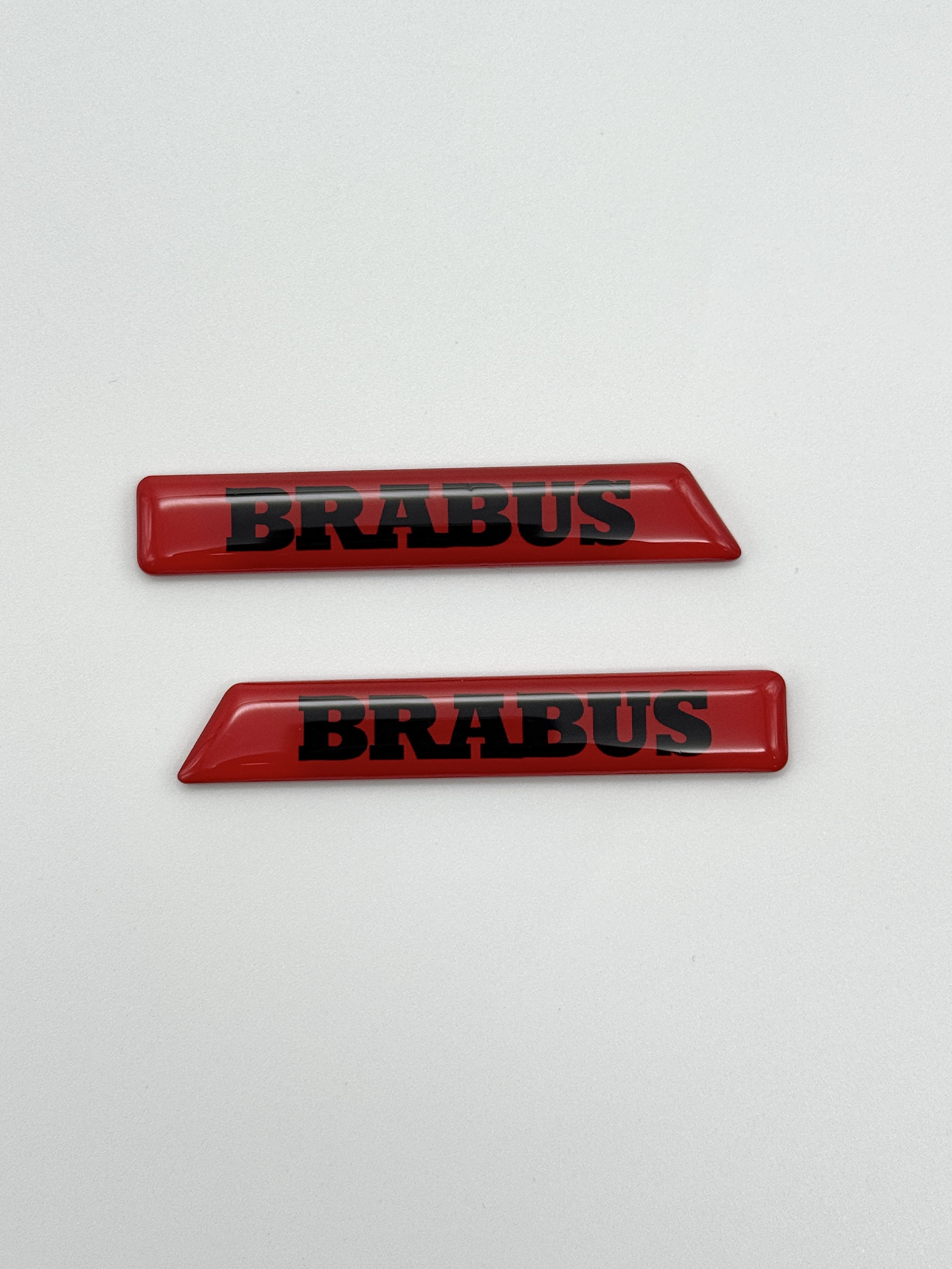 Zestaw emblematów Mercedes-Benz W463A W464 2018-2024 G-klasa styl Brabus red