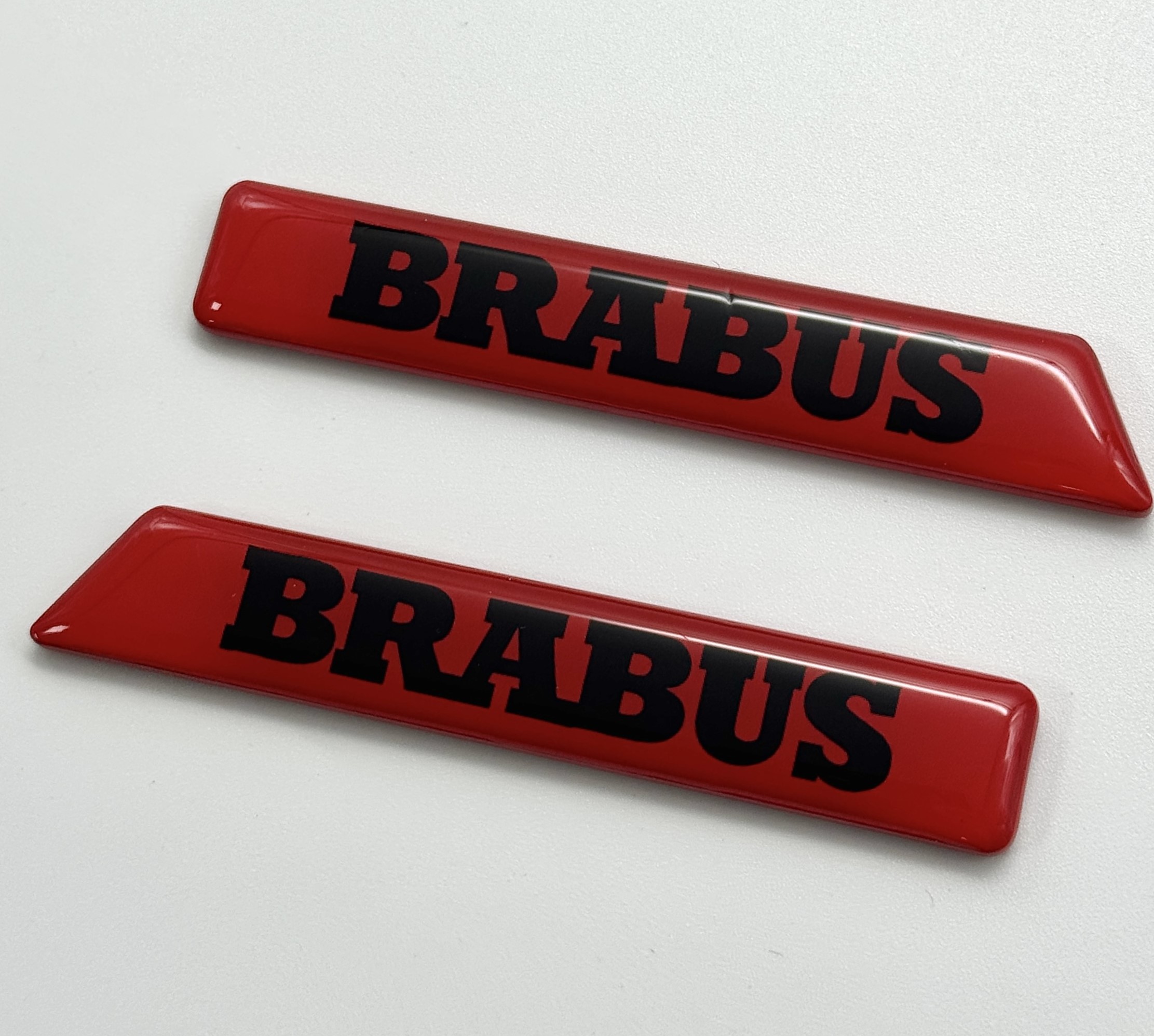 Zestaw emblematów Mercedes-Benz W463A W464 2018-2024 G-klasa styl Brabus red