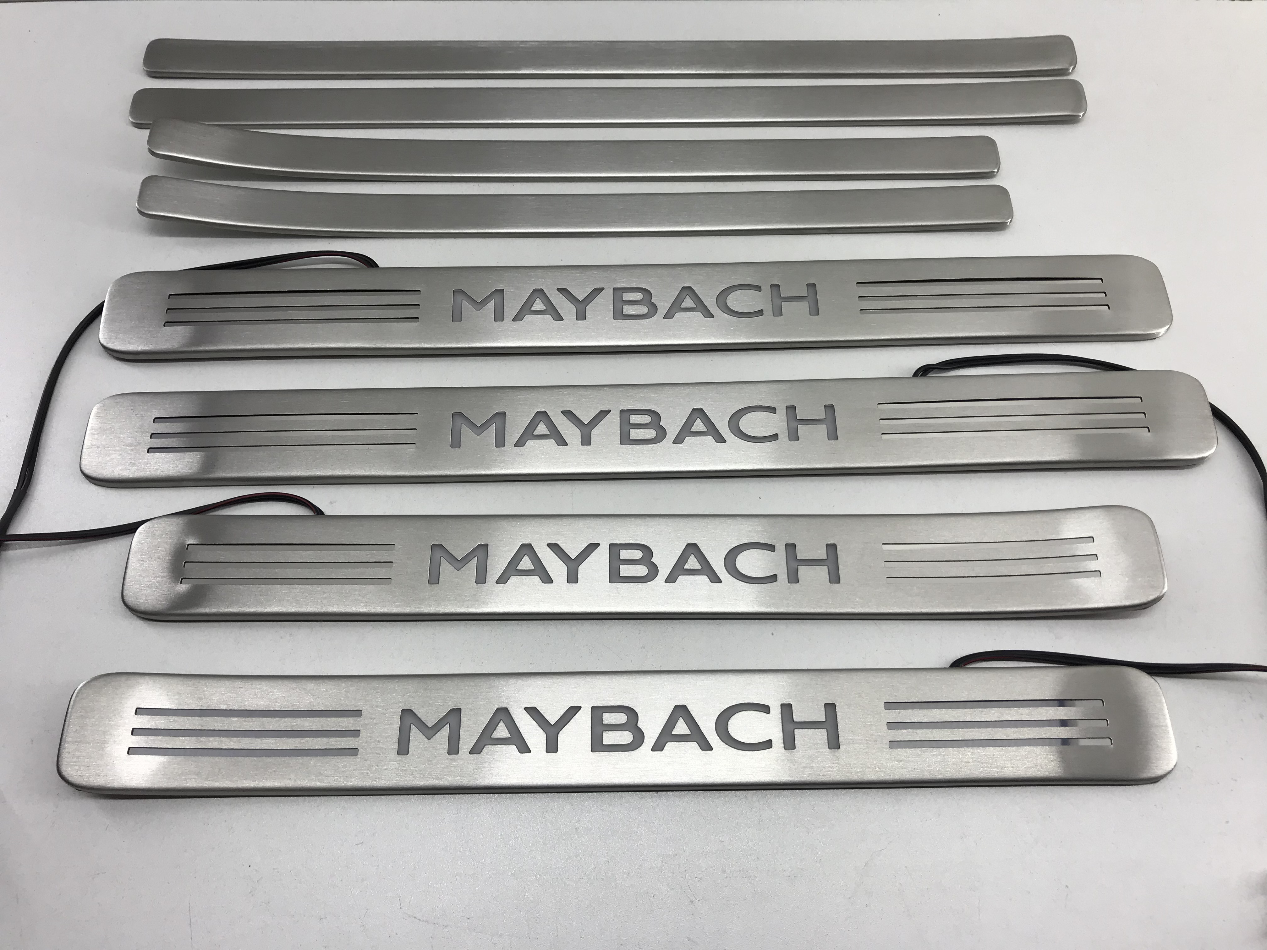 Nakładki na progi listwy Mercedes-Benz W223 2020- S-klasa Maybach 8 szt białe led