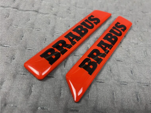 Zestaw emblematów Mercedes-Benz W463A W464 2018-2024 G-klasa styl Brabus red