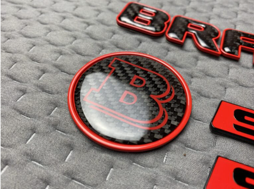 Zestaw emblematów Mercedes-Benz W463A W464 2018-2024 G-klasa styl Brabus 900 red