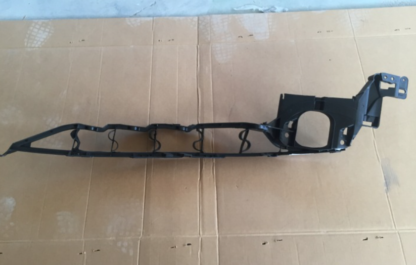 Mocowanie błotnika BMW X5 E70 X6 E71 prawe 51657157990