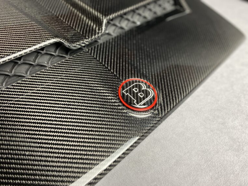 Metalowy emblemat maski Mercedes-Benz W463A W464 G-Class styl Brabus Carbon Hood Scoop odznaka Logo czerwony metal i węgiel