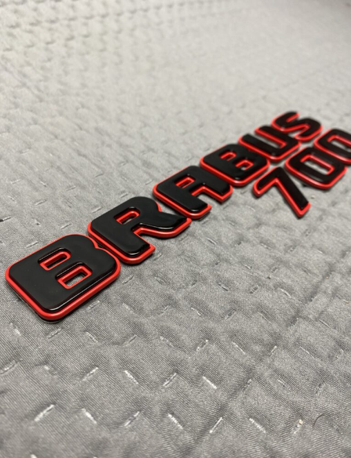 Zestaw emblematów Mercedes-Benz W463A W464 2018-2024 G-klasa styl Brabus 700 red&black