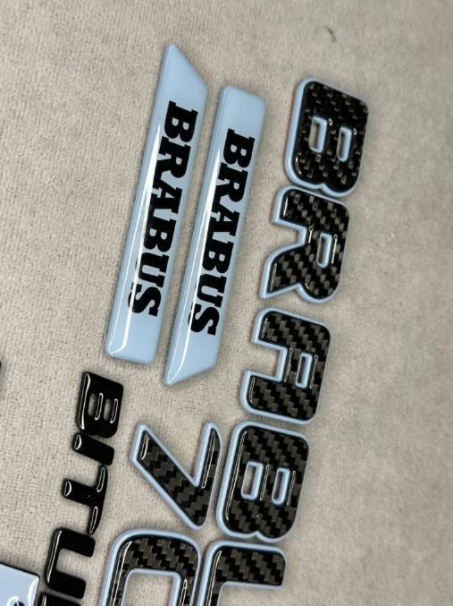 Zestaw emblematów Mercedes-Benz W463A W464 2018-2024 G-klasa styl Brabus 700 Light blue