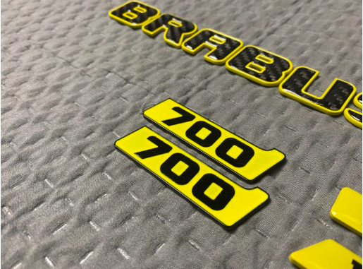 Zestaw emblematów Mercedes-Benz W463A W464 2018-2024 G-klasa styl Brabus Rocket 700 yellow