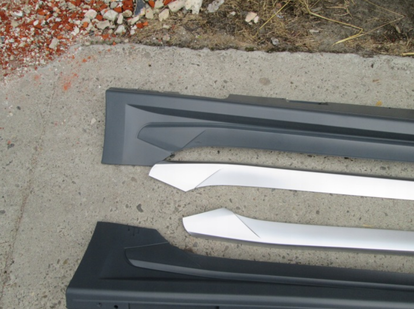 Listwy na progi boczne Audi A5 2016-2018 wzor RS5 (4 DRZWI)