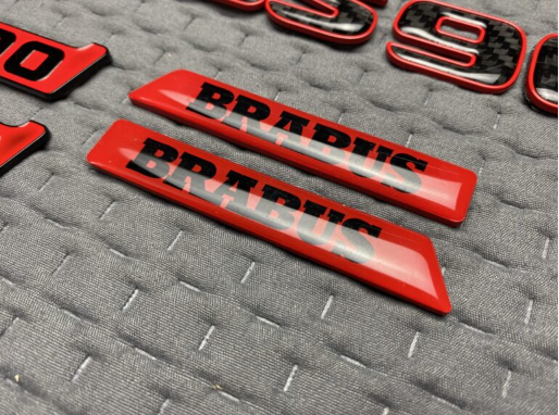Zestaw emblematów Mercedes-Benz W463A W464 2018-2024 G-klasa styl Brabus 900 red